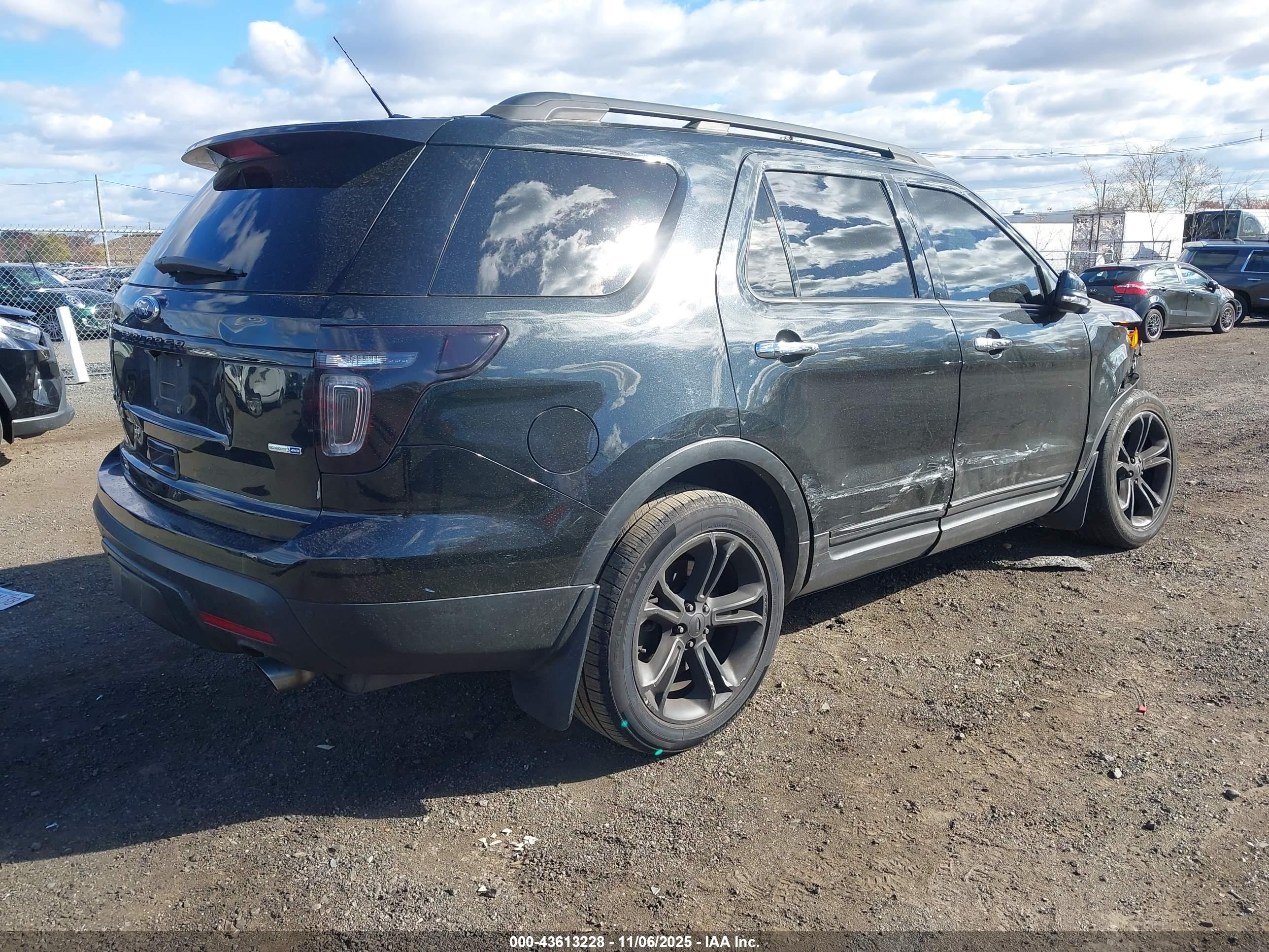 FORD EXPLORER image 4