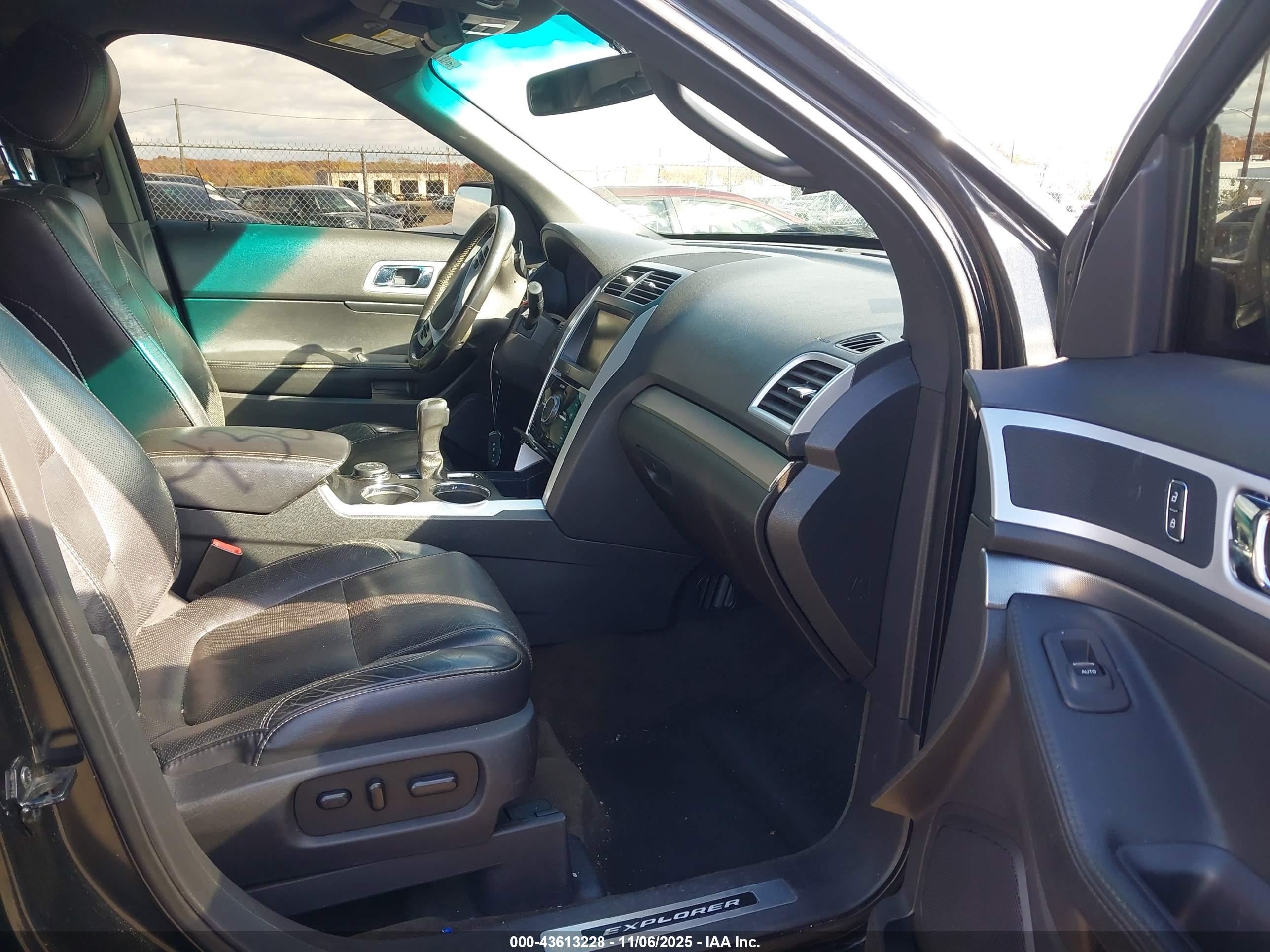 FORD EXPLORER image 5