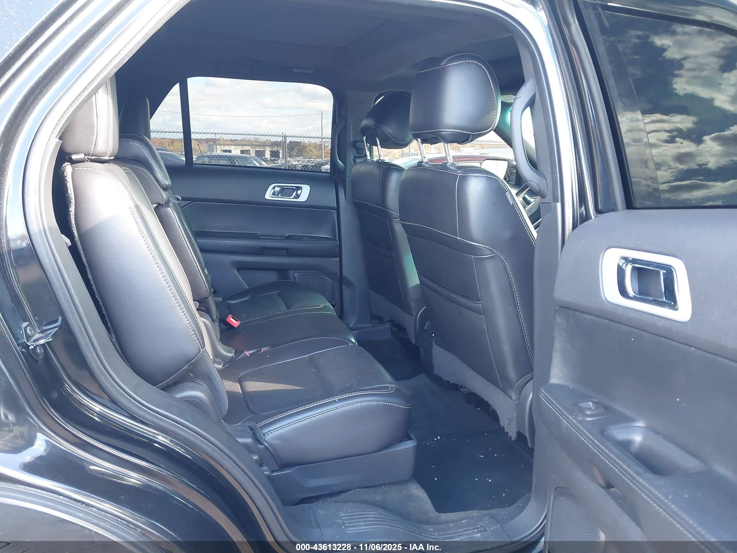 FORD EXPLORER image 8