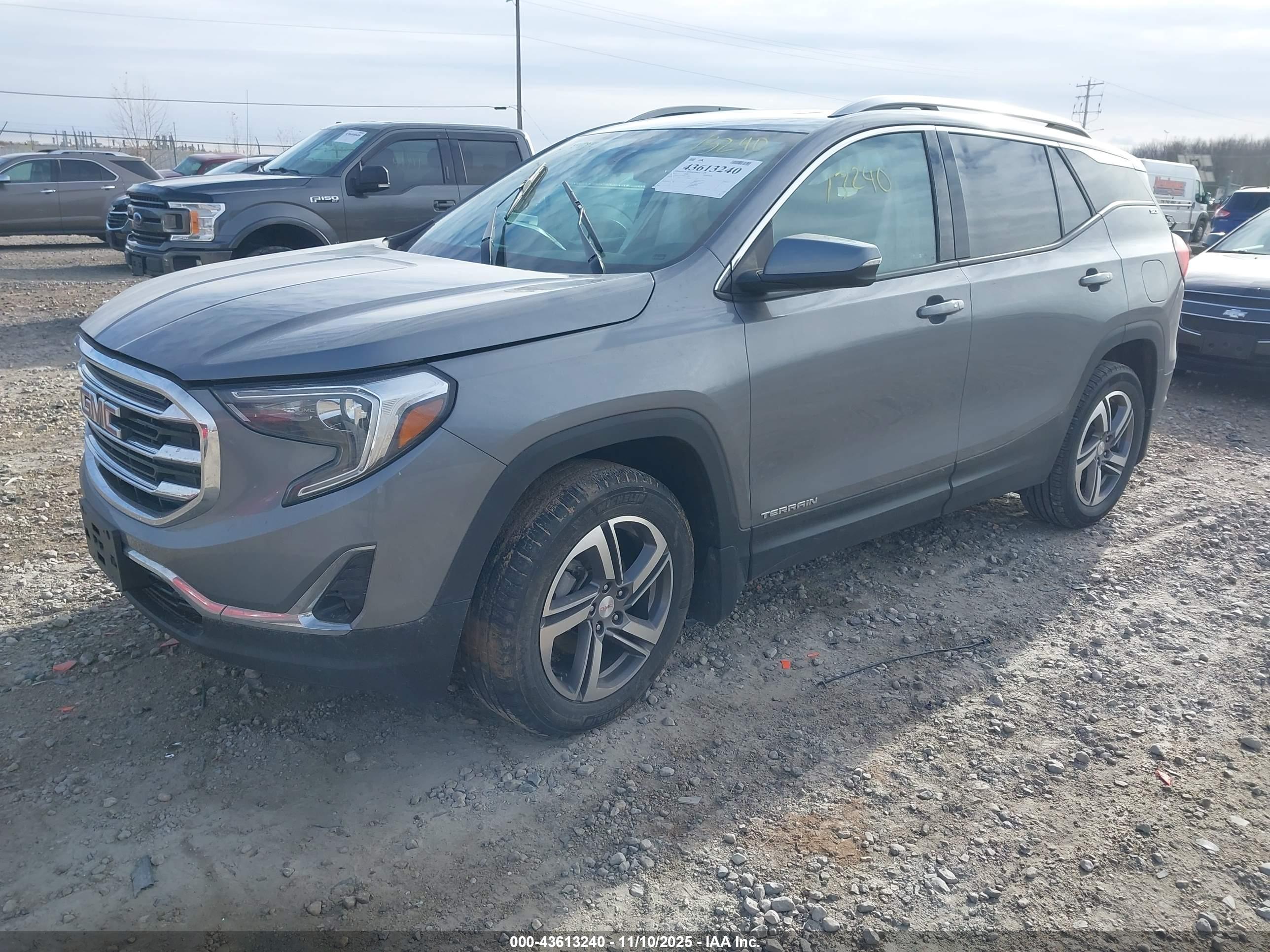 GMC TERRAIN image 2