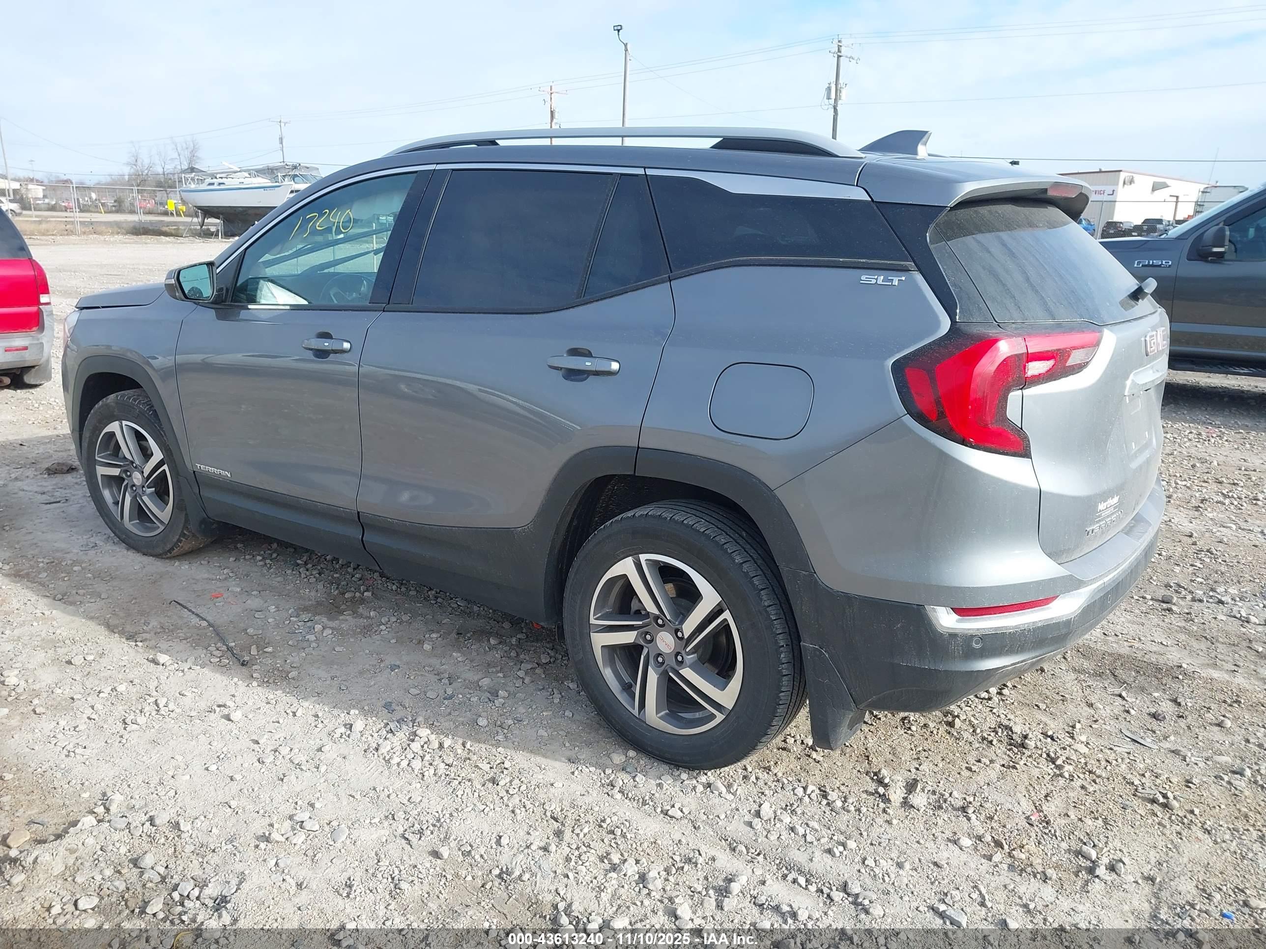 GMC TERRAIN image 3