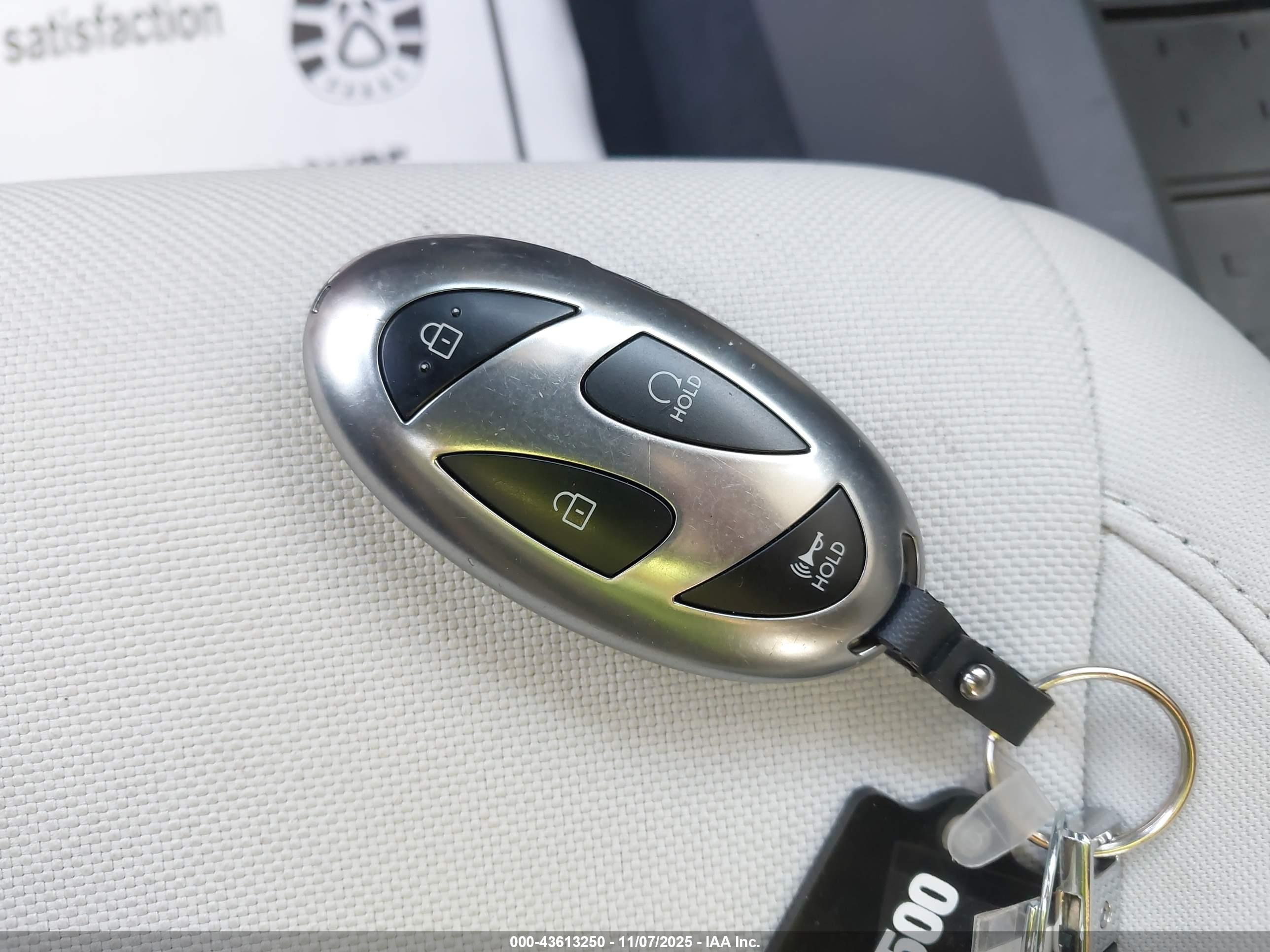 HYUNDAI SANTA image 11