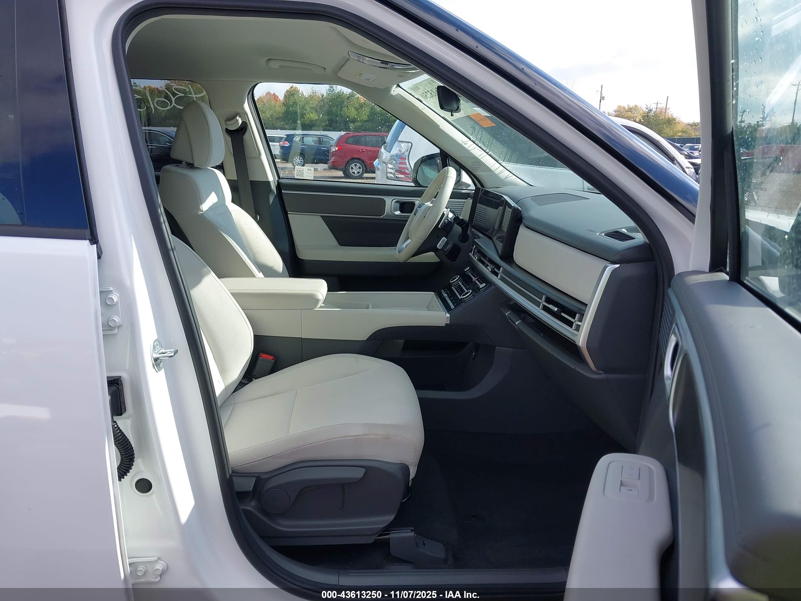 HYUNDAI SANTA image 5