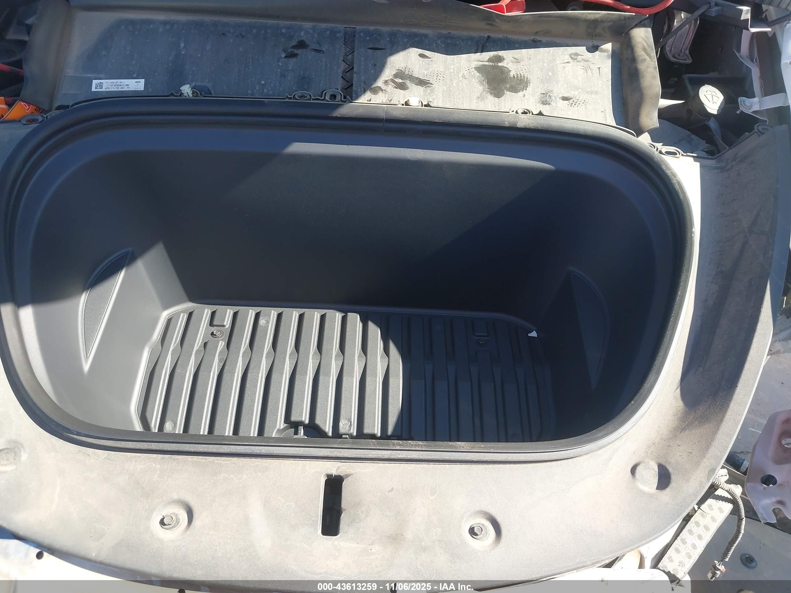 TESLA MODEL image 10