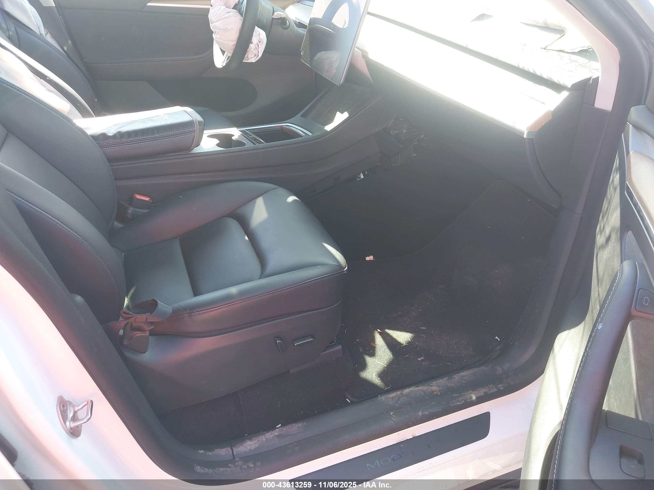TESLA MODEL image 5