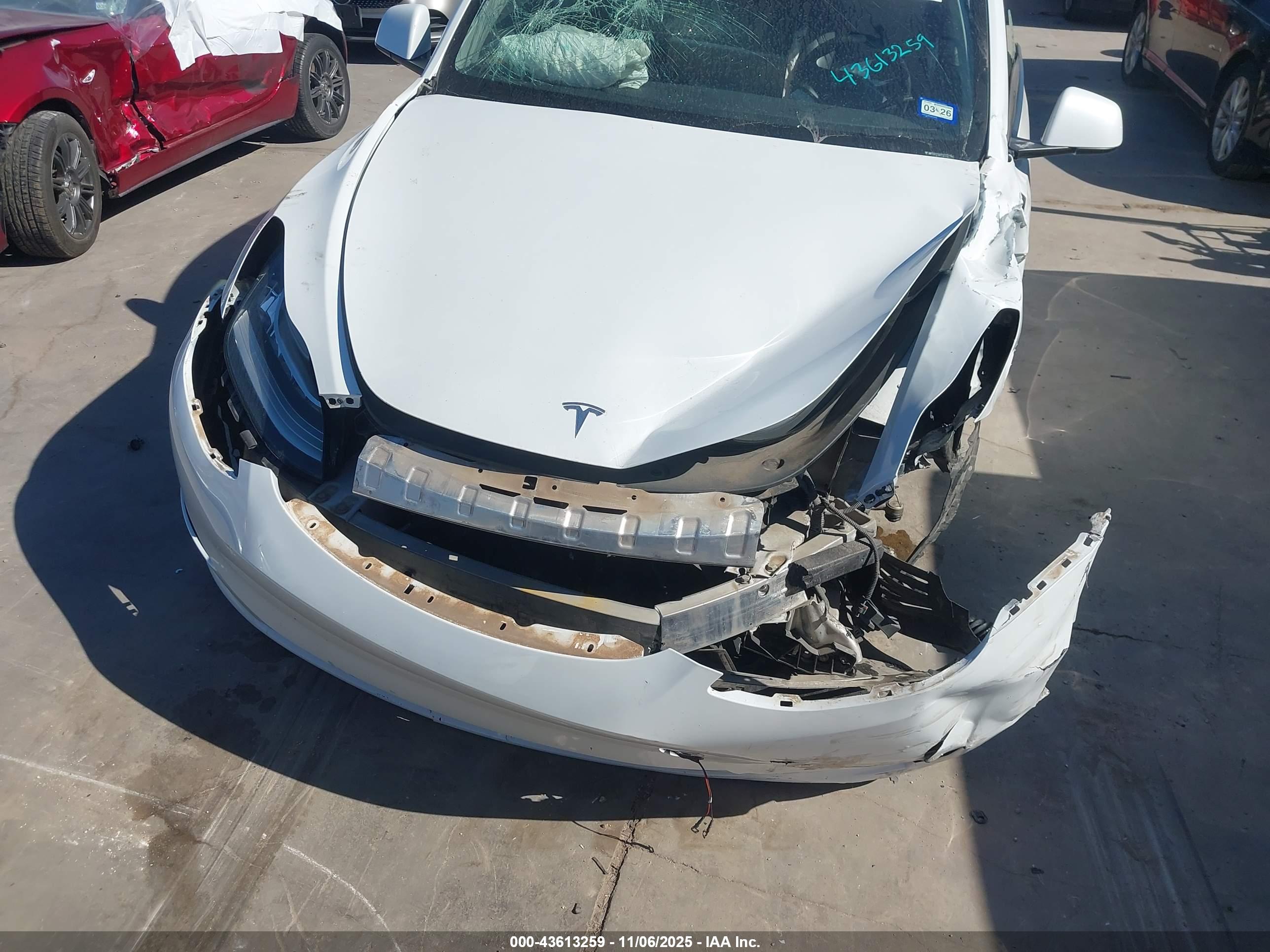 TESLA MODEL image 6