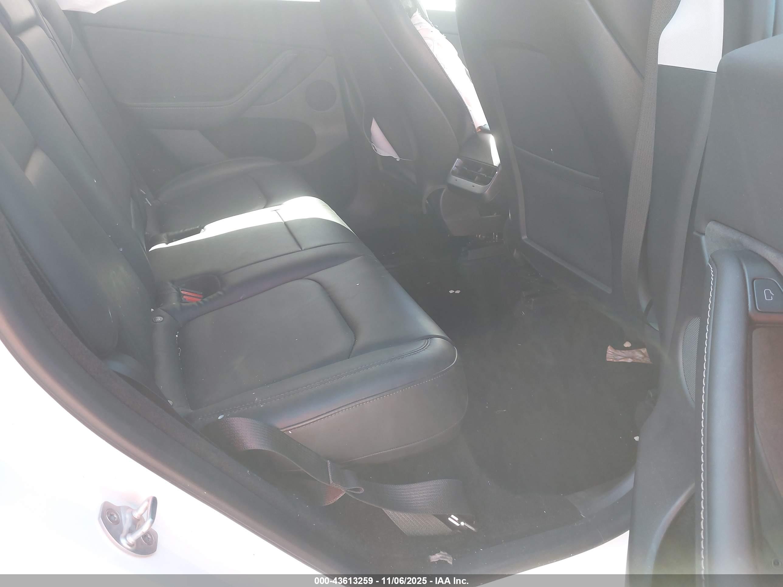 TESLA MODEL image 8