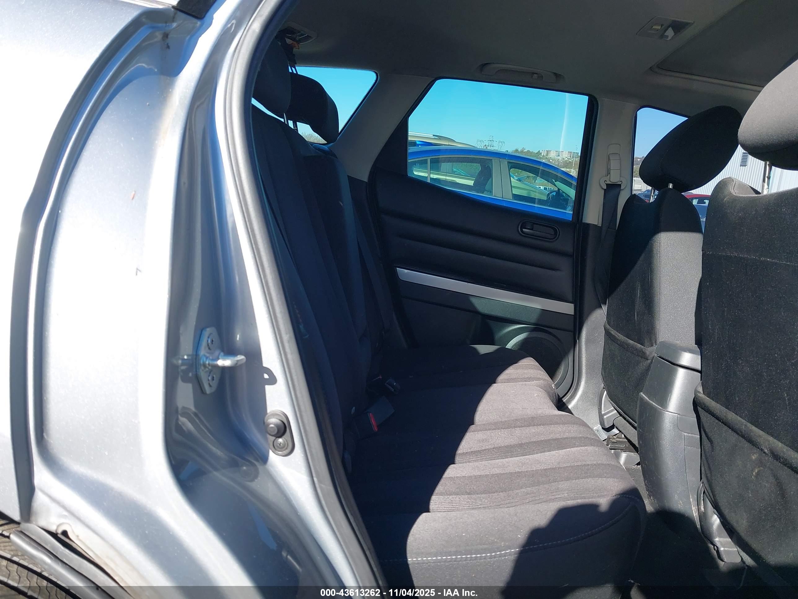 MAZDA CX-7 image 8