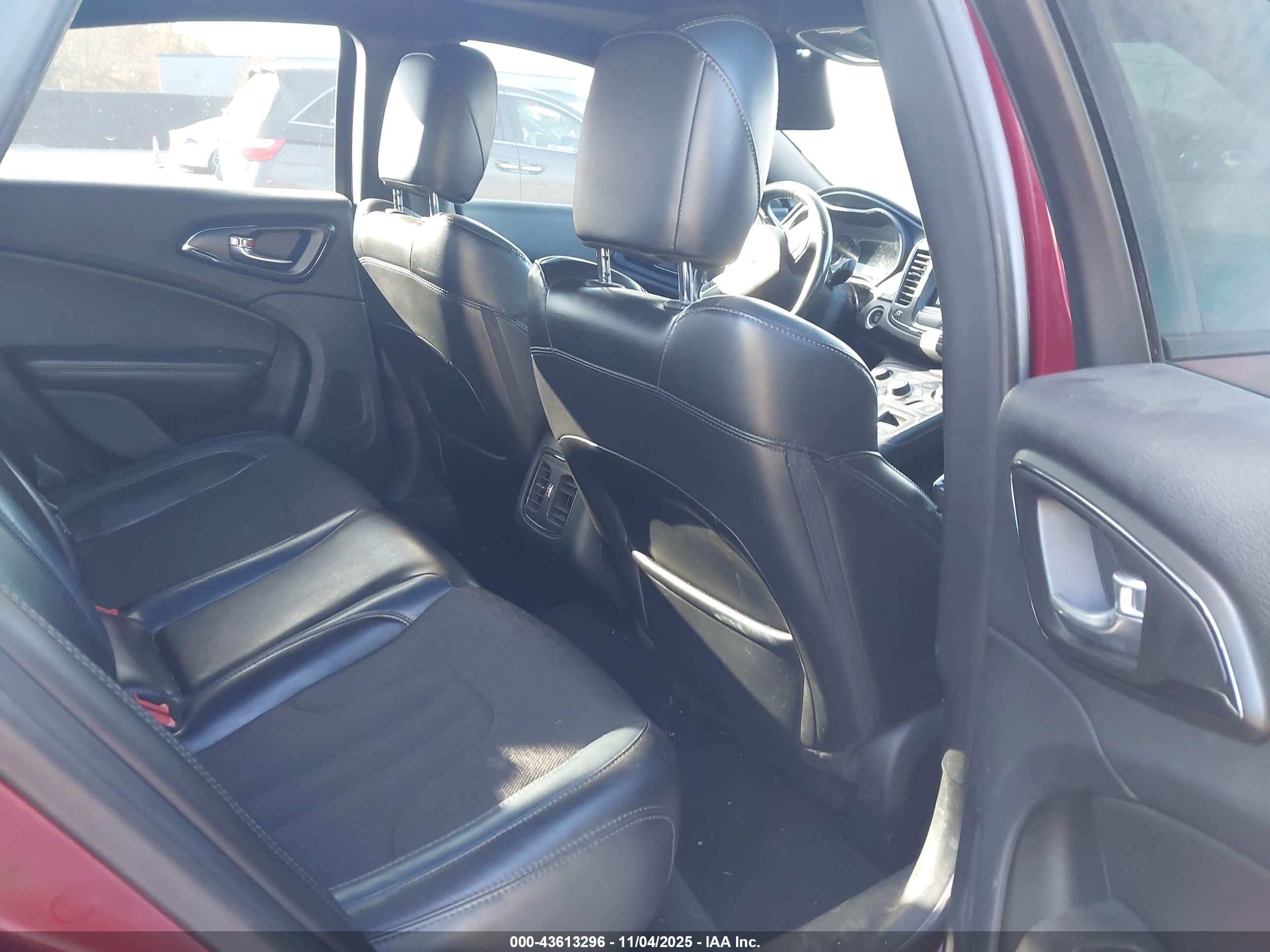 CHRYSLER 200 image 8