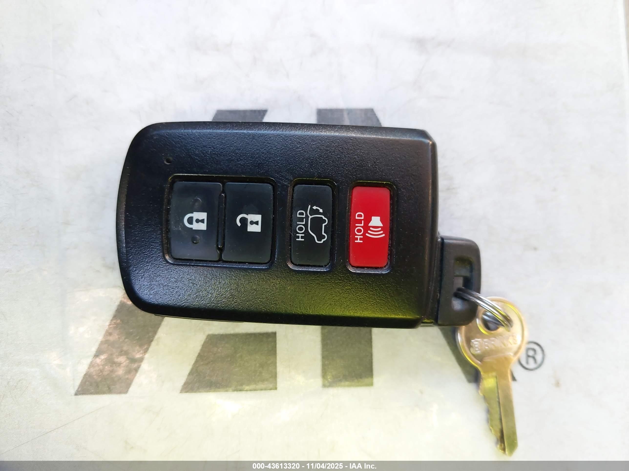 TOYOTA RAV4 image 11
