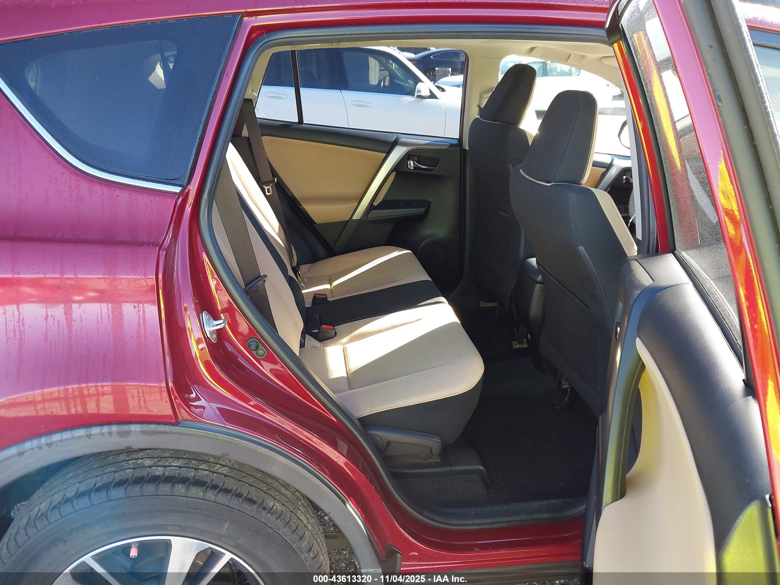 TOYOTA RAV4 image 8