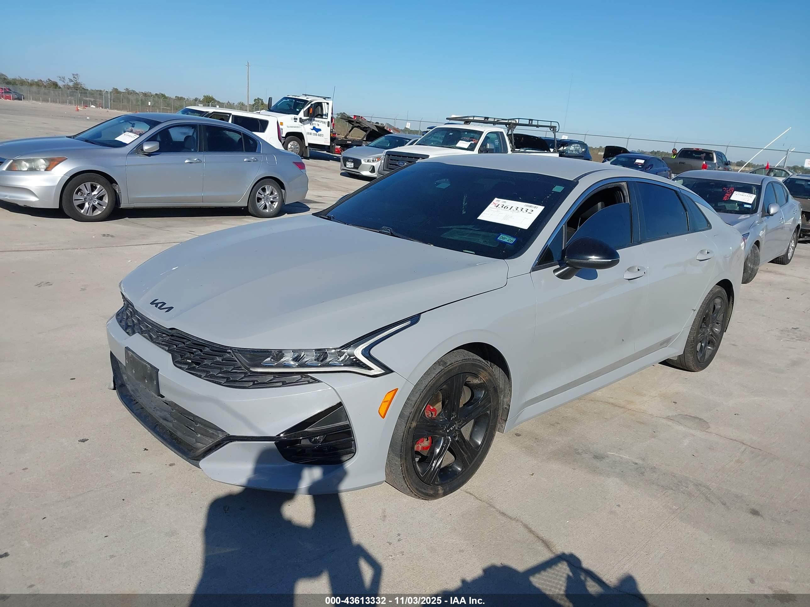 KIA K5 image 2