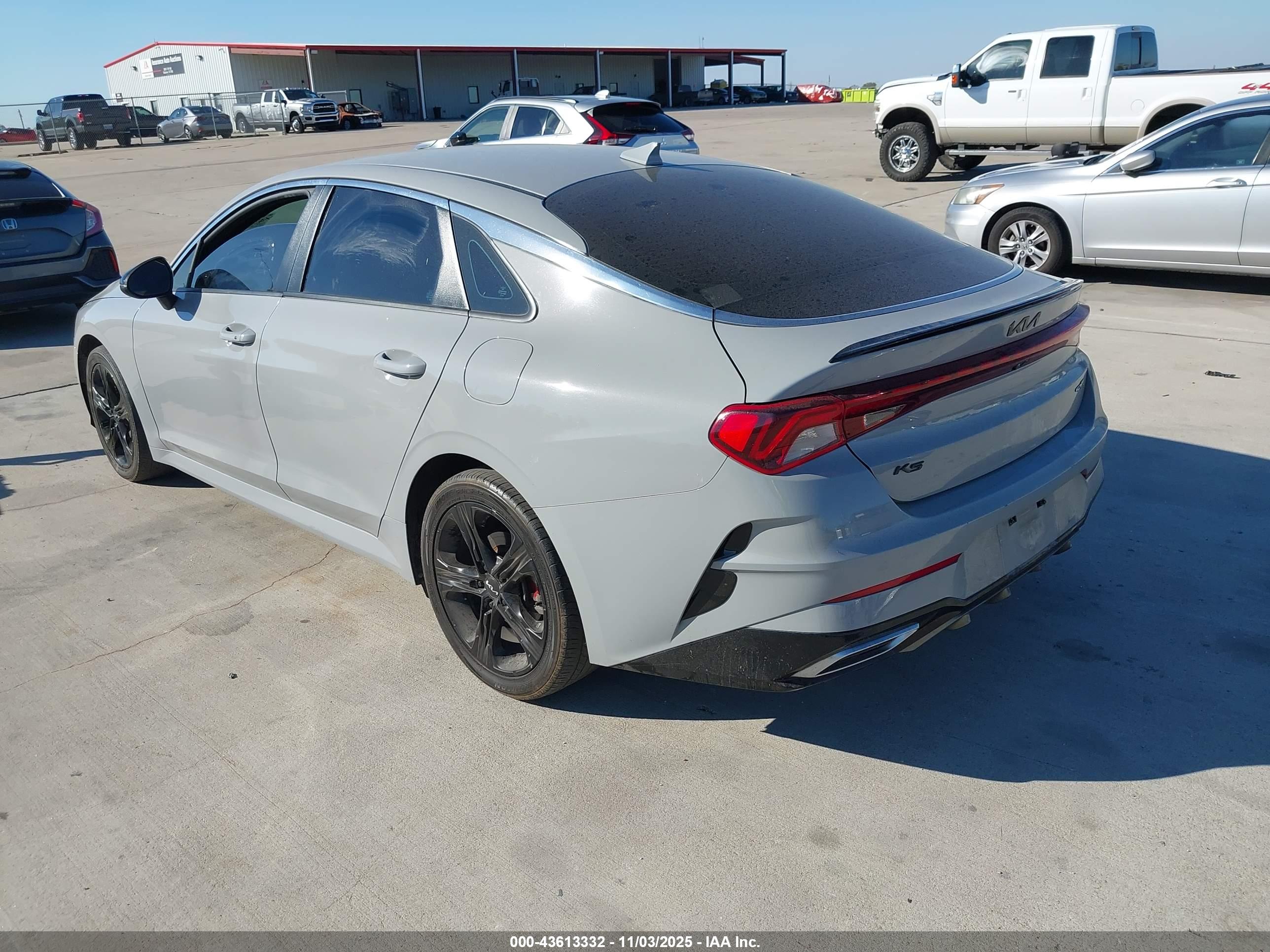 KIA K5 image 3