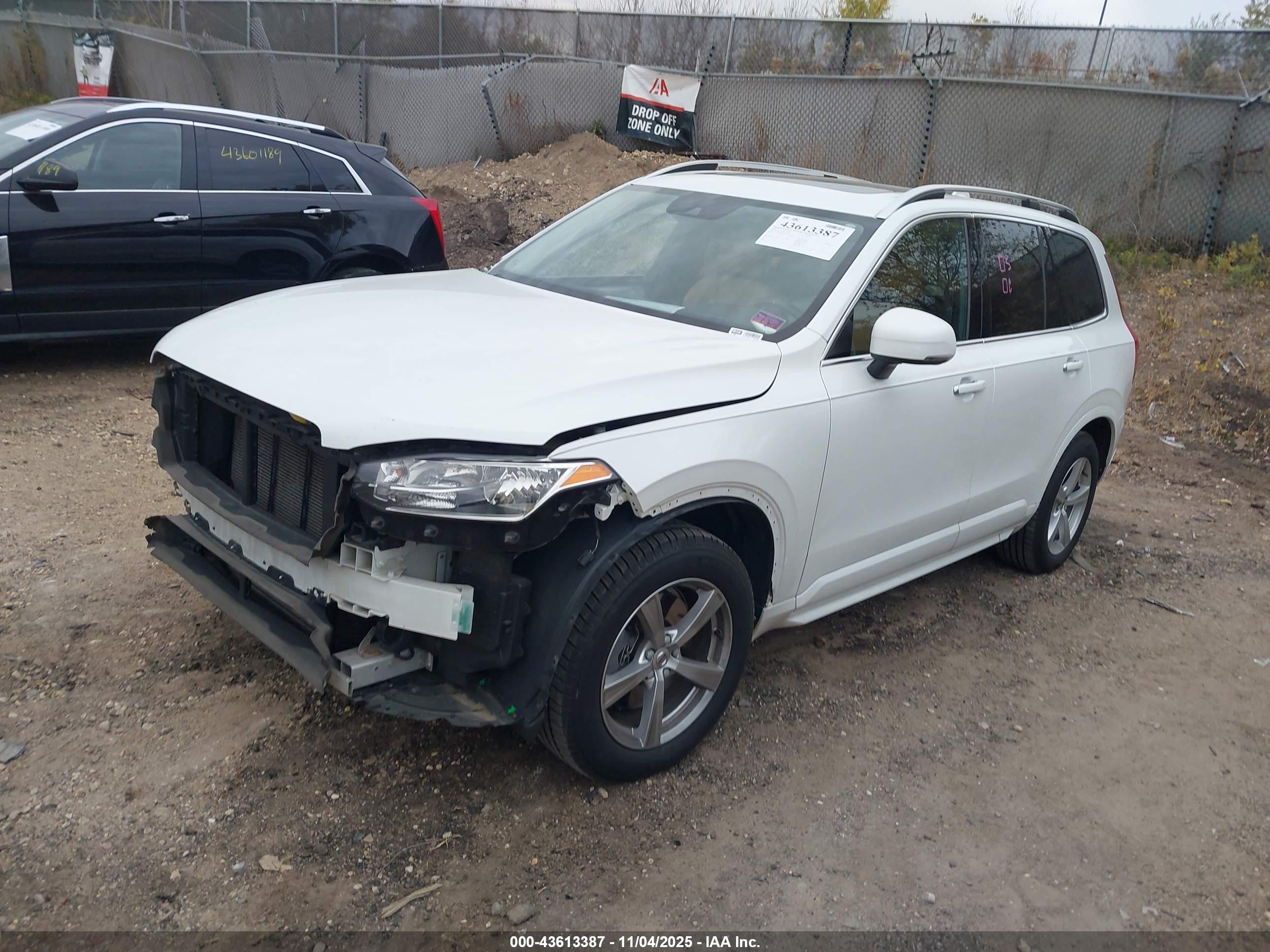 VOLVO XC90 image 2