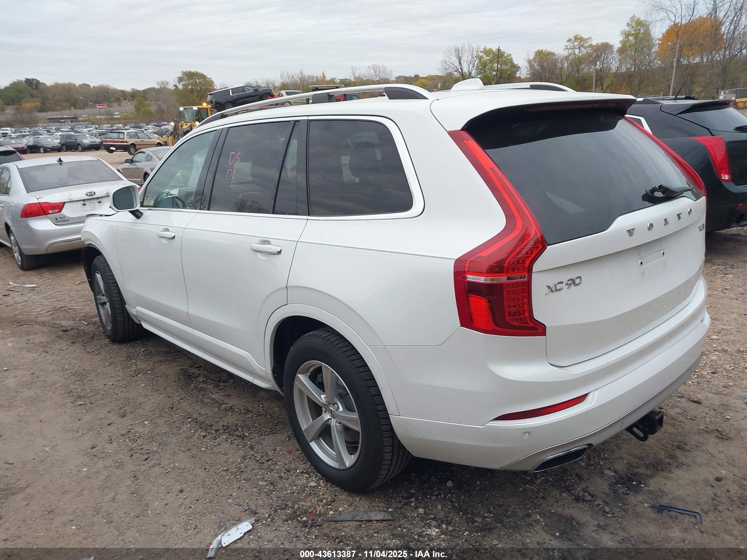 VOLVO XC90 image 3