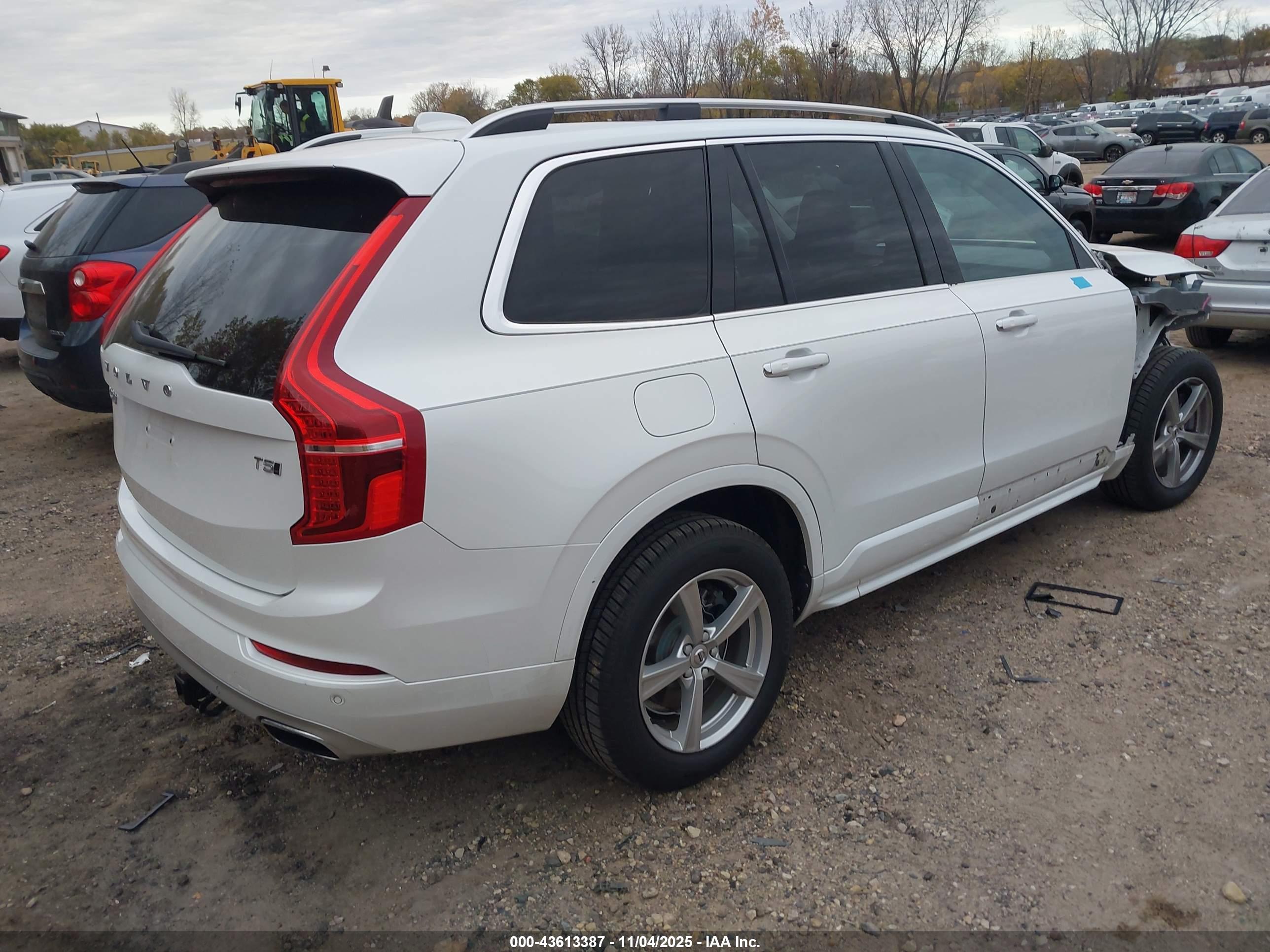 VOLVO XC90 image 4
