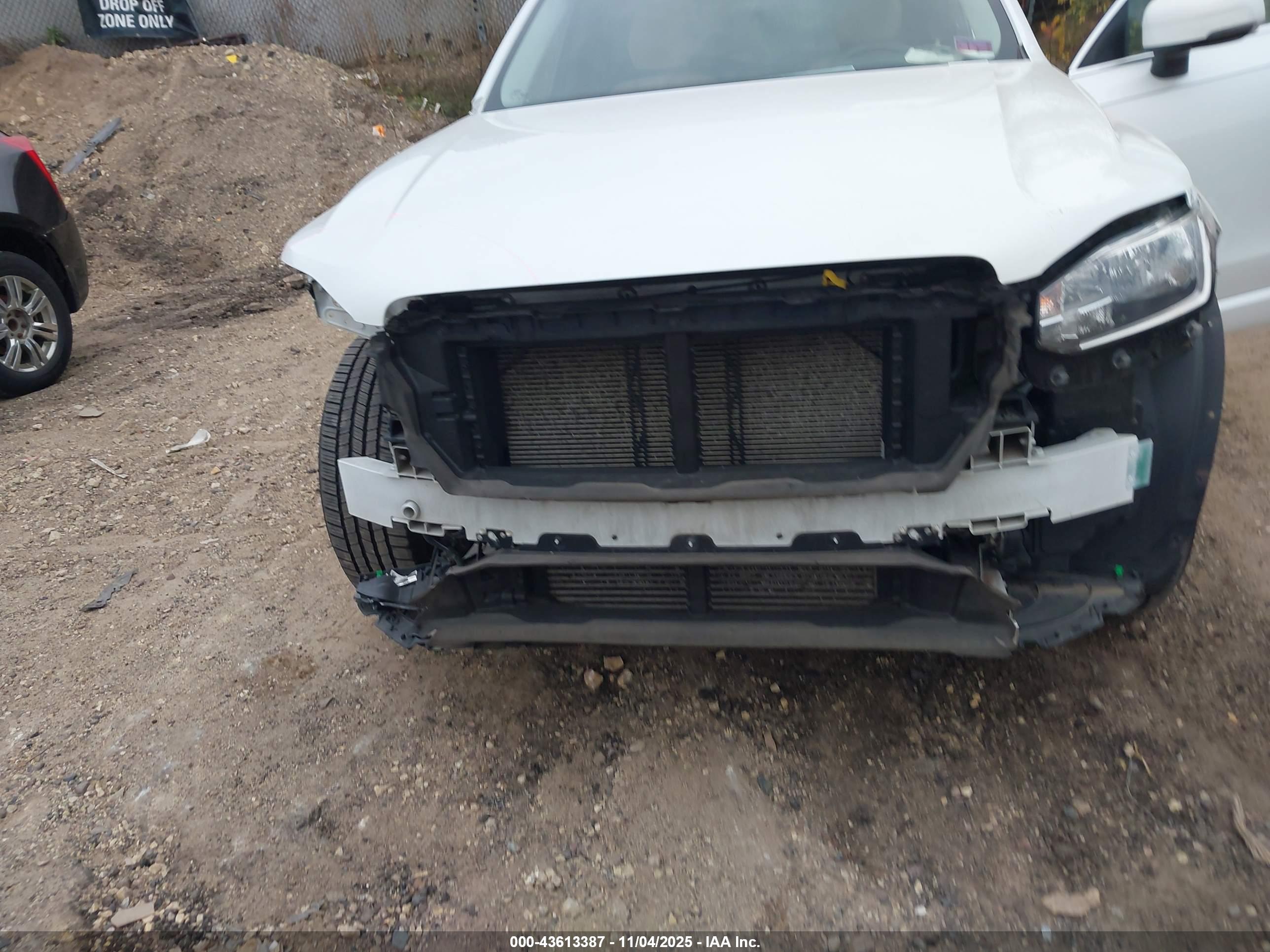 VOLVO XC90 image 6