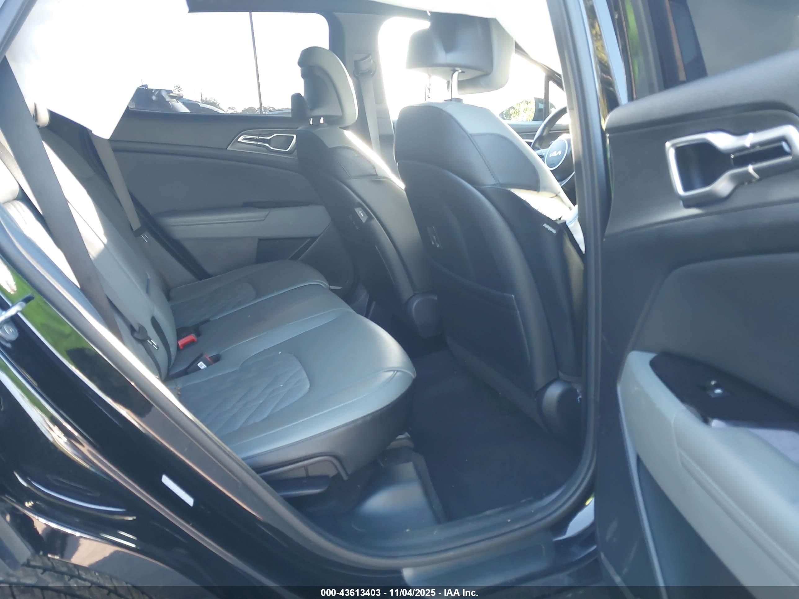 KIA SPORTAGE image 8