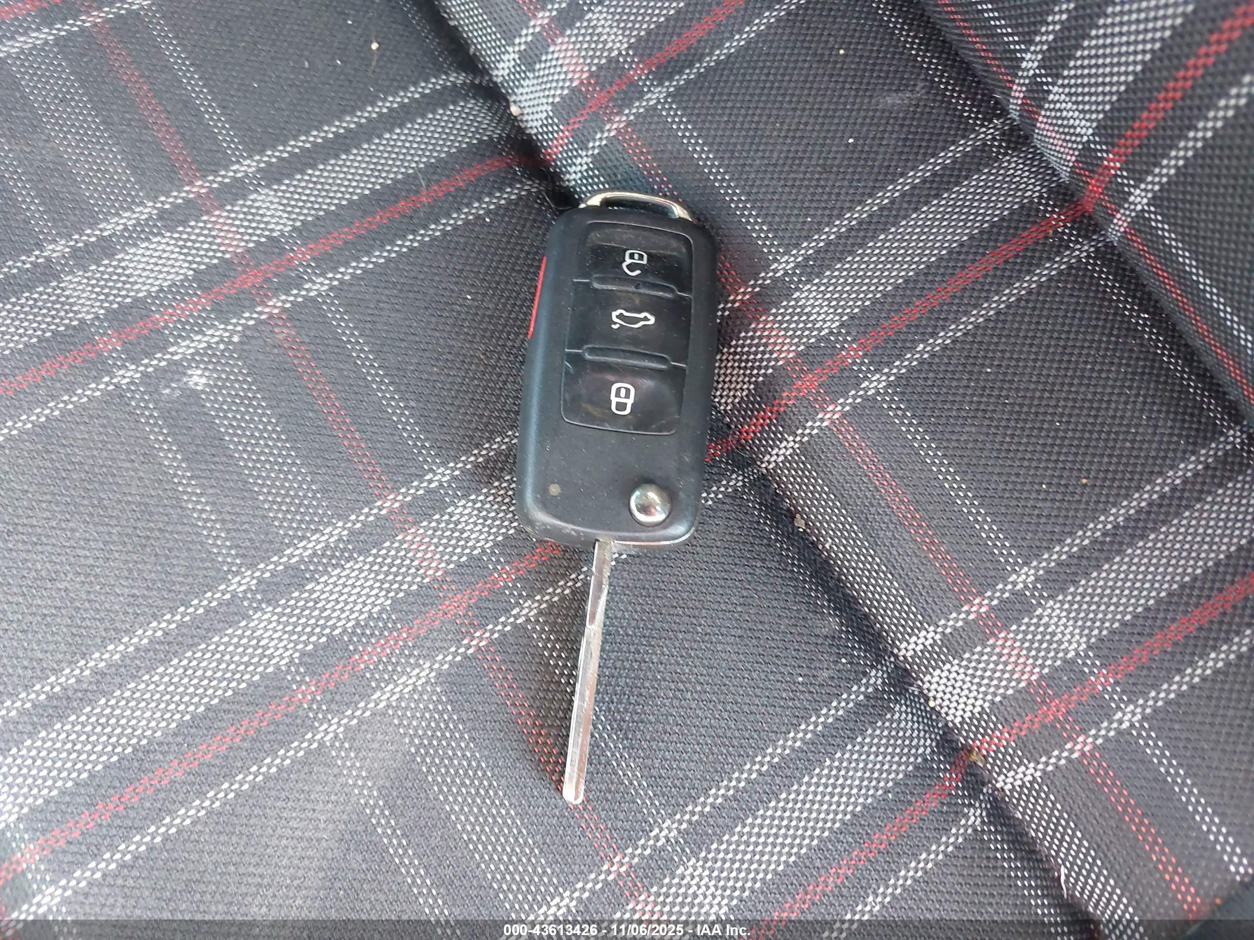 VOLKSWAGEN GTI image 11