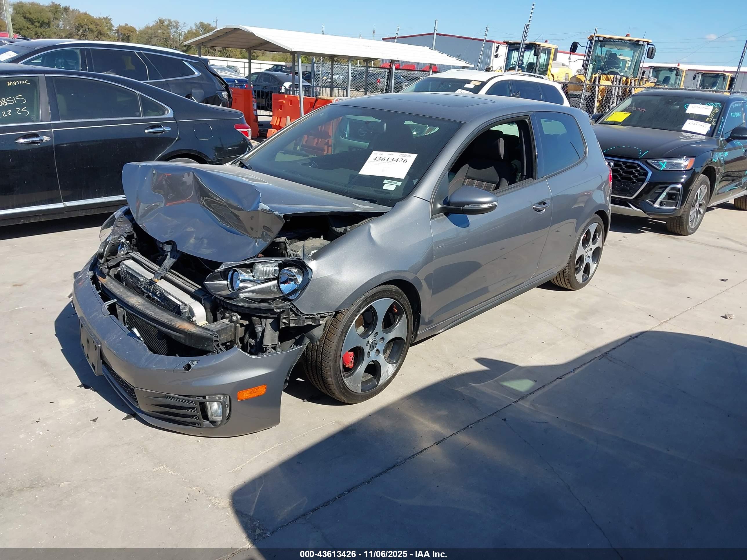 VOLKSWAGEN GTI image 2