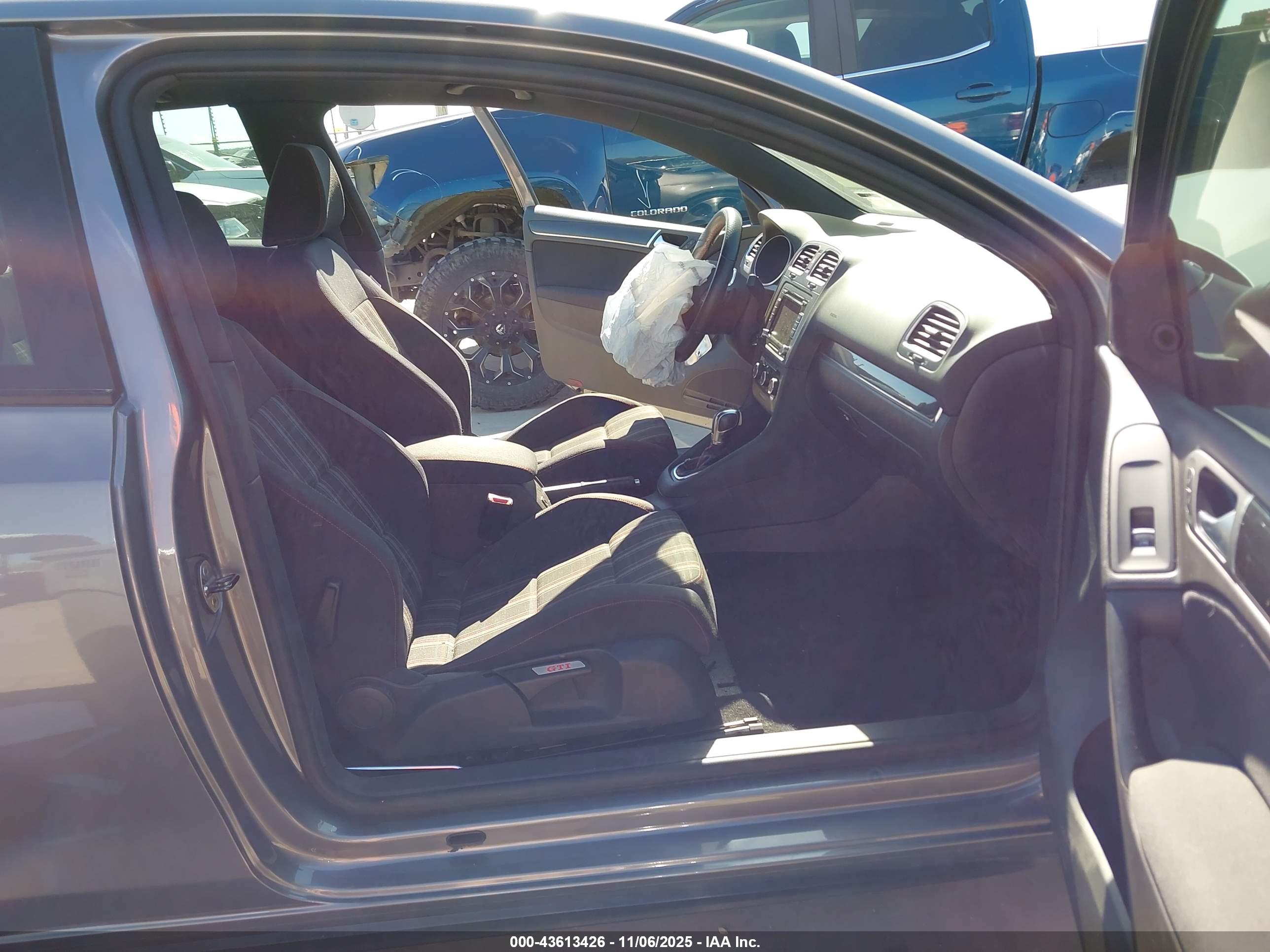 VOLKSWAGEN GTI image 5