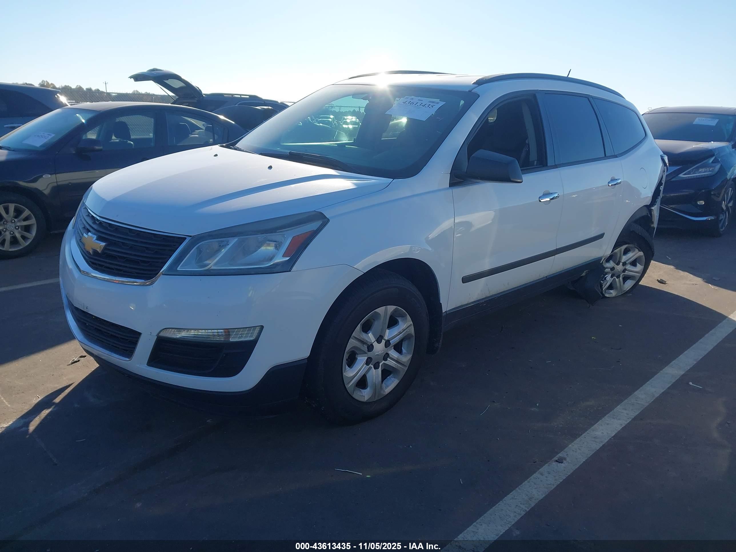 CHEVROLET TRAVERSE image 2
