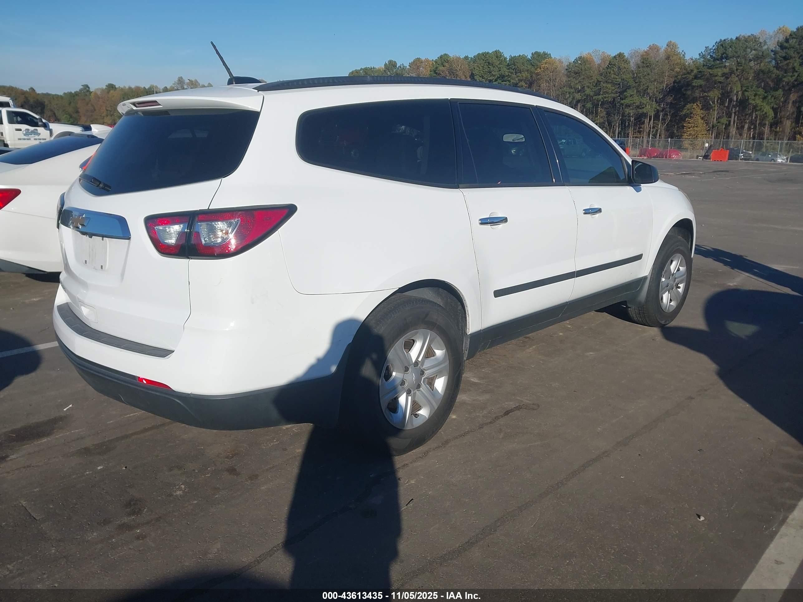 CHEVROLET TRAVERSE image 4