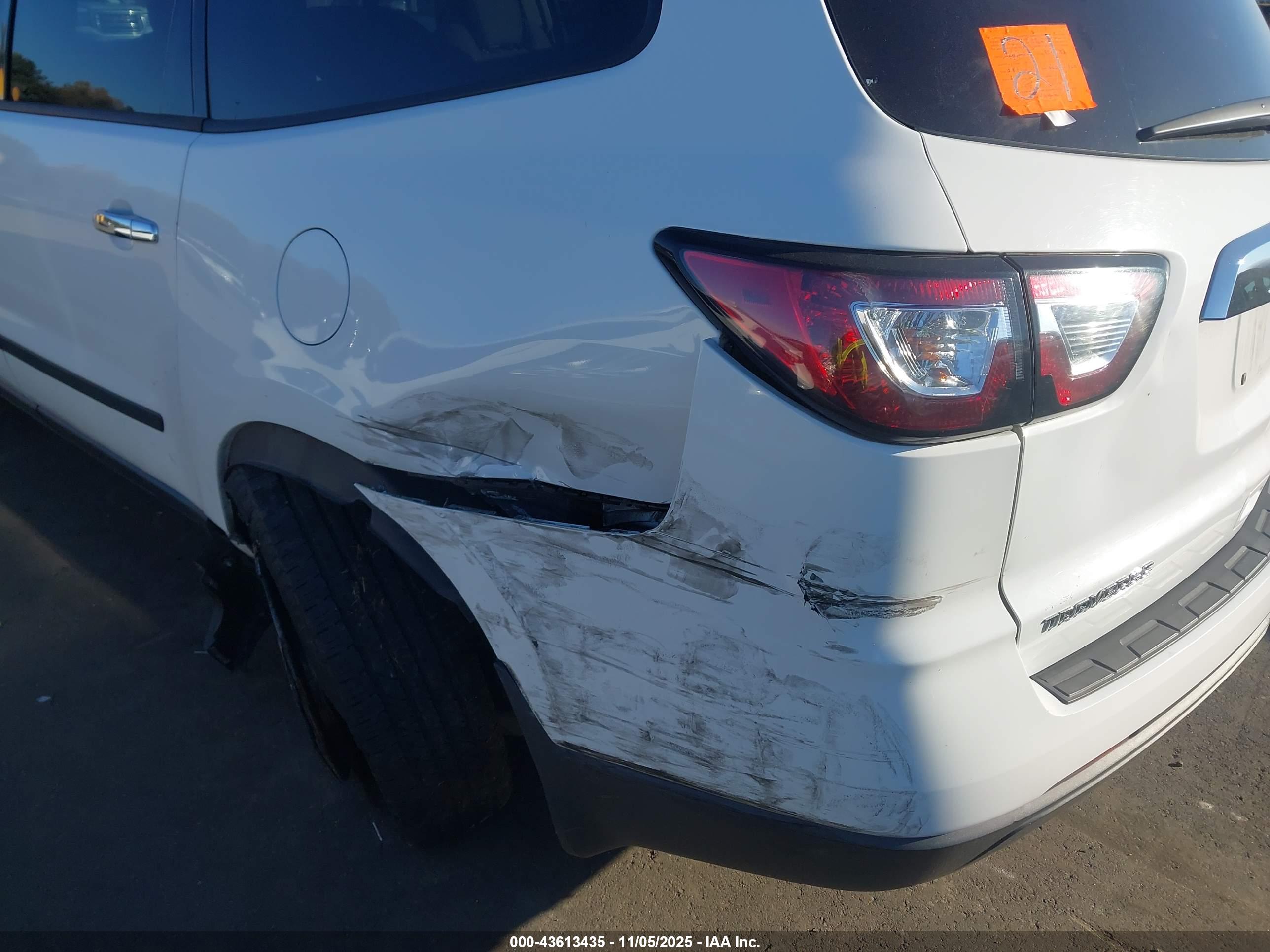 CHEVROLET TRAVERSE image 6
