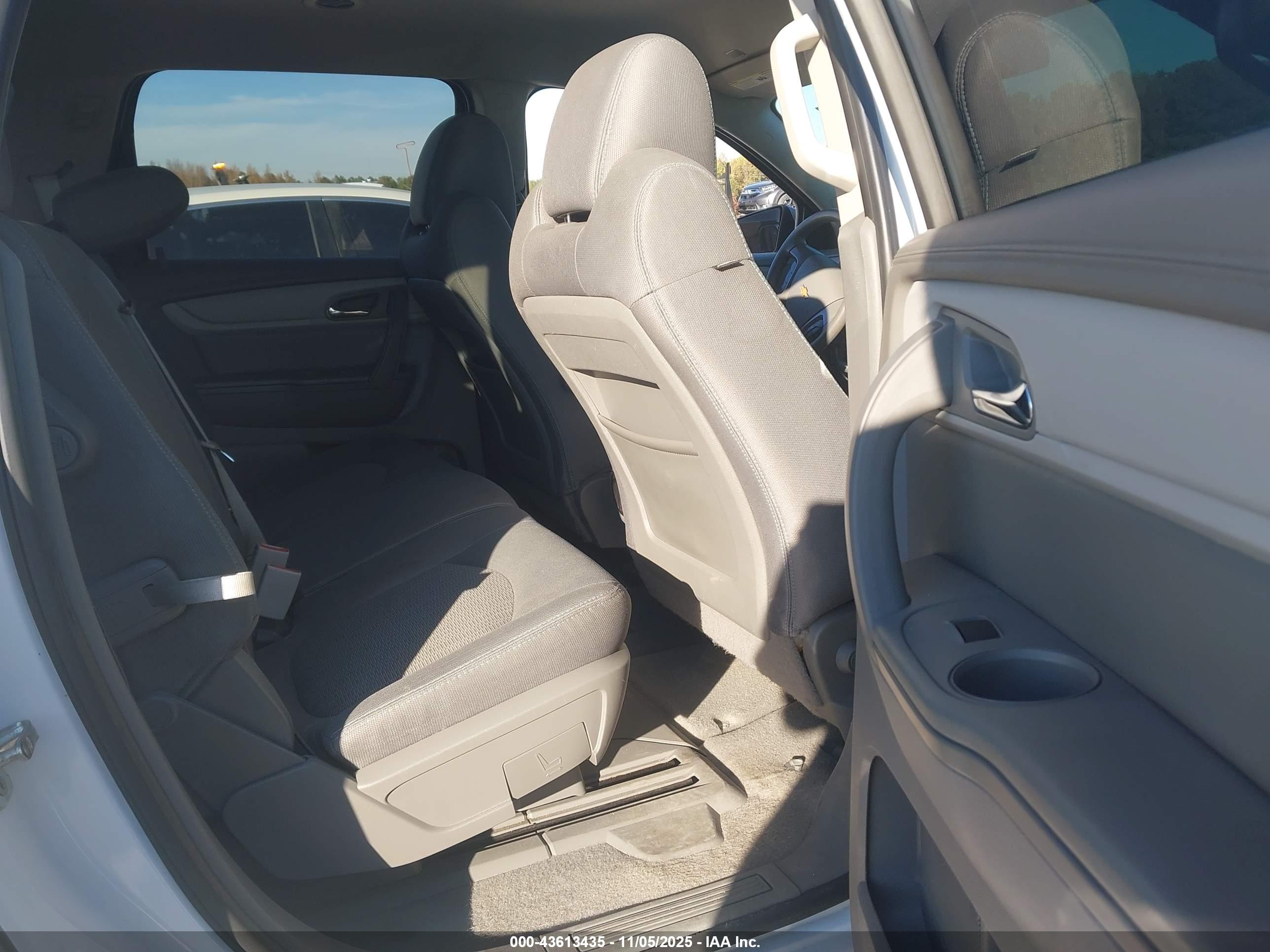 CHEVROLET TRAVERSE image 8