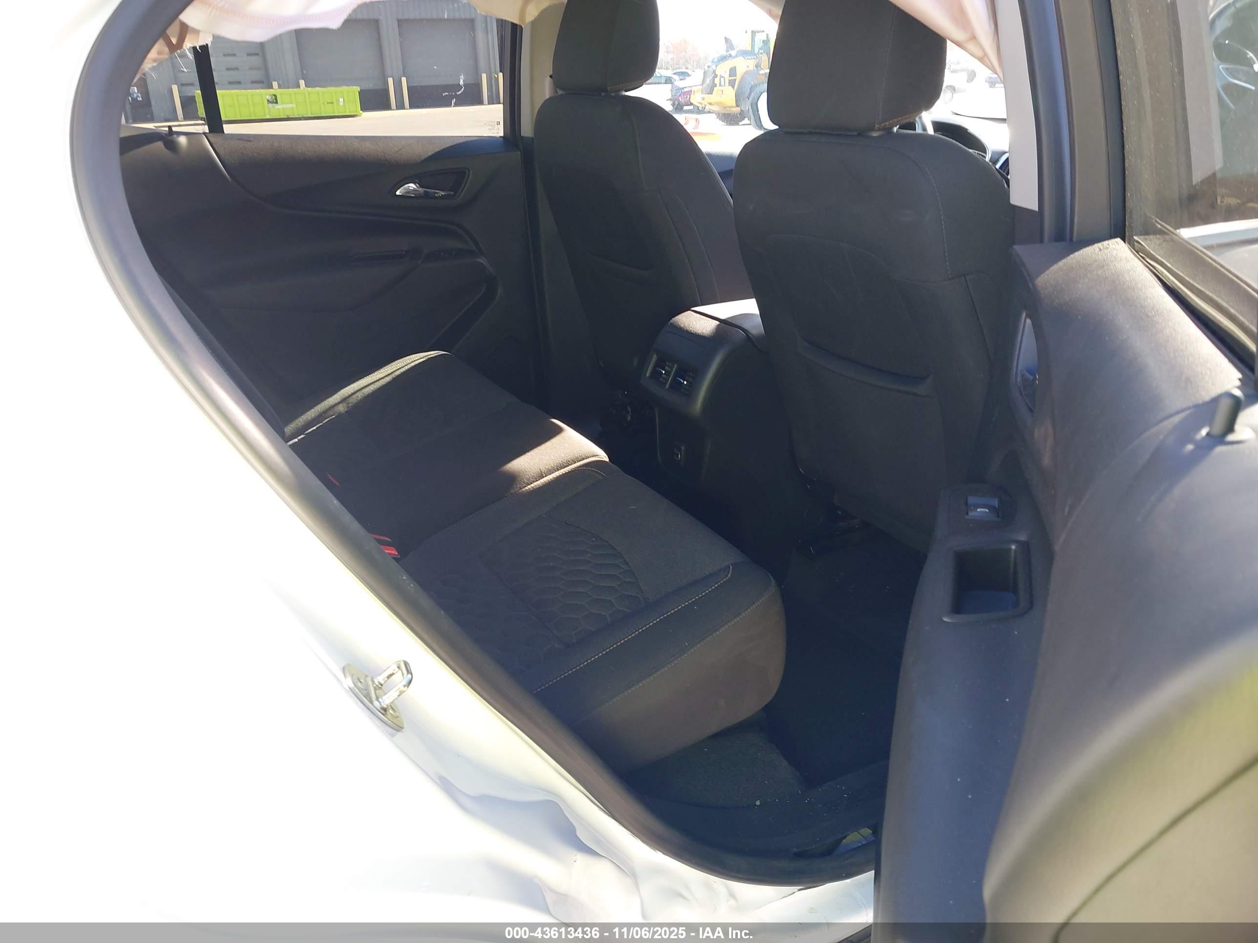 CHEVROLET EQUINOX image 8
