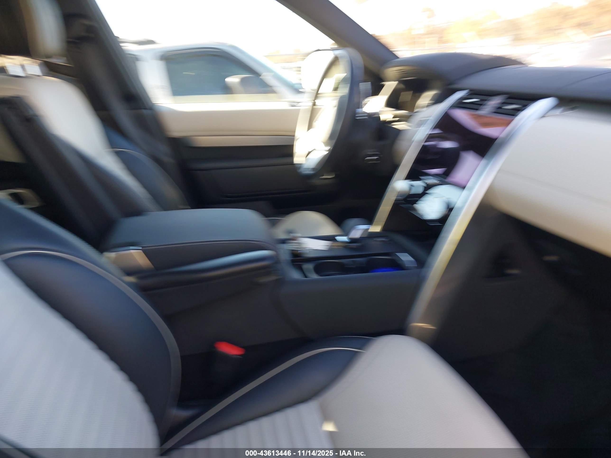 LAND ROVER image 5