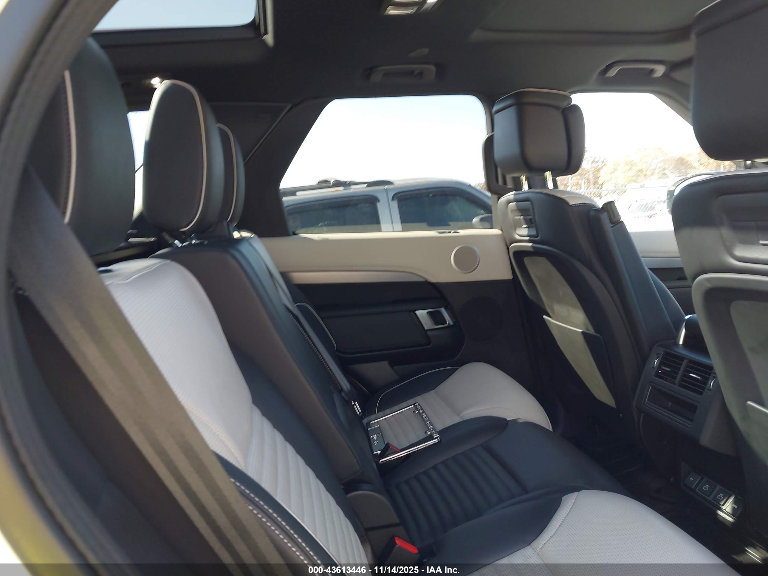 LAND ROVER image 8