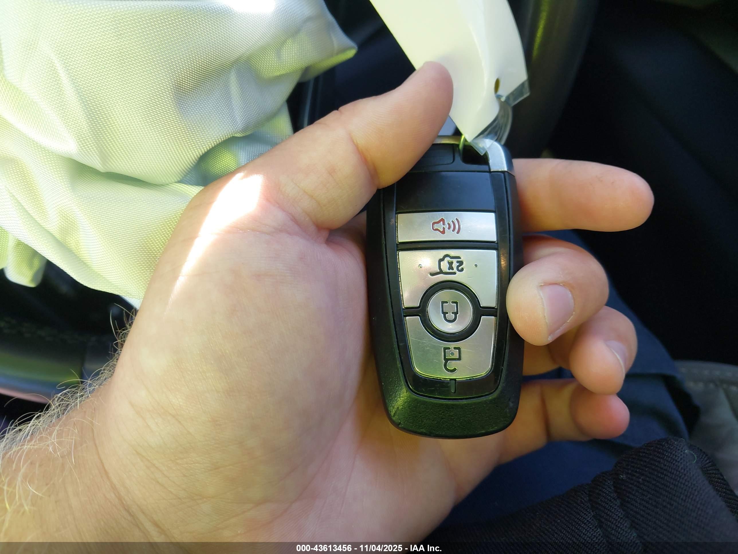 FORD ESCAPE image 11