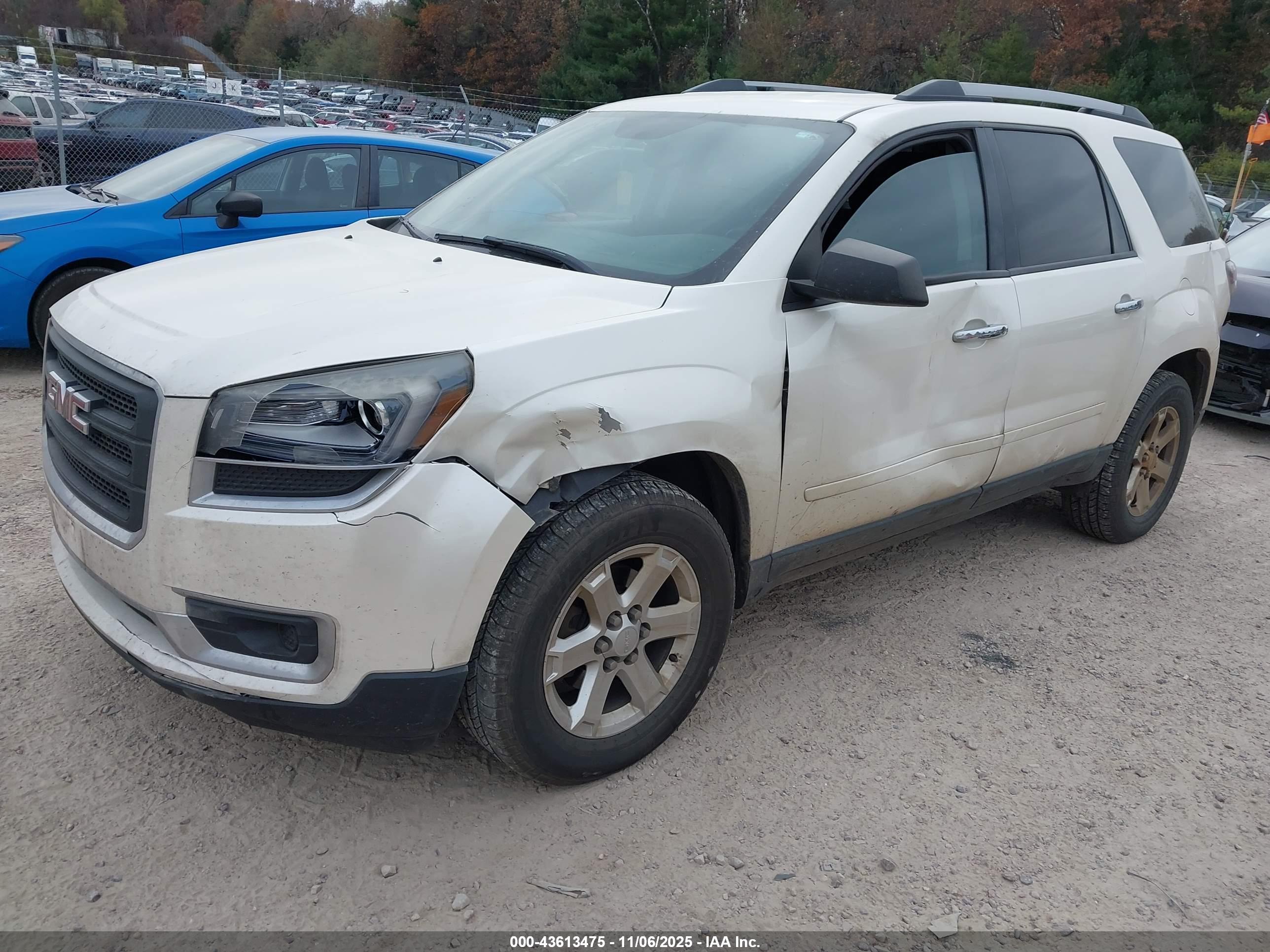 GMC ACADIA image 2