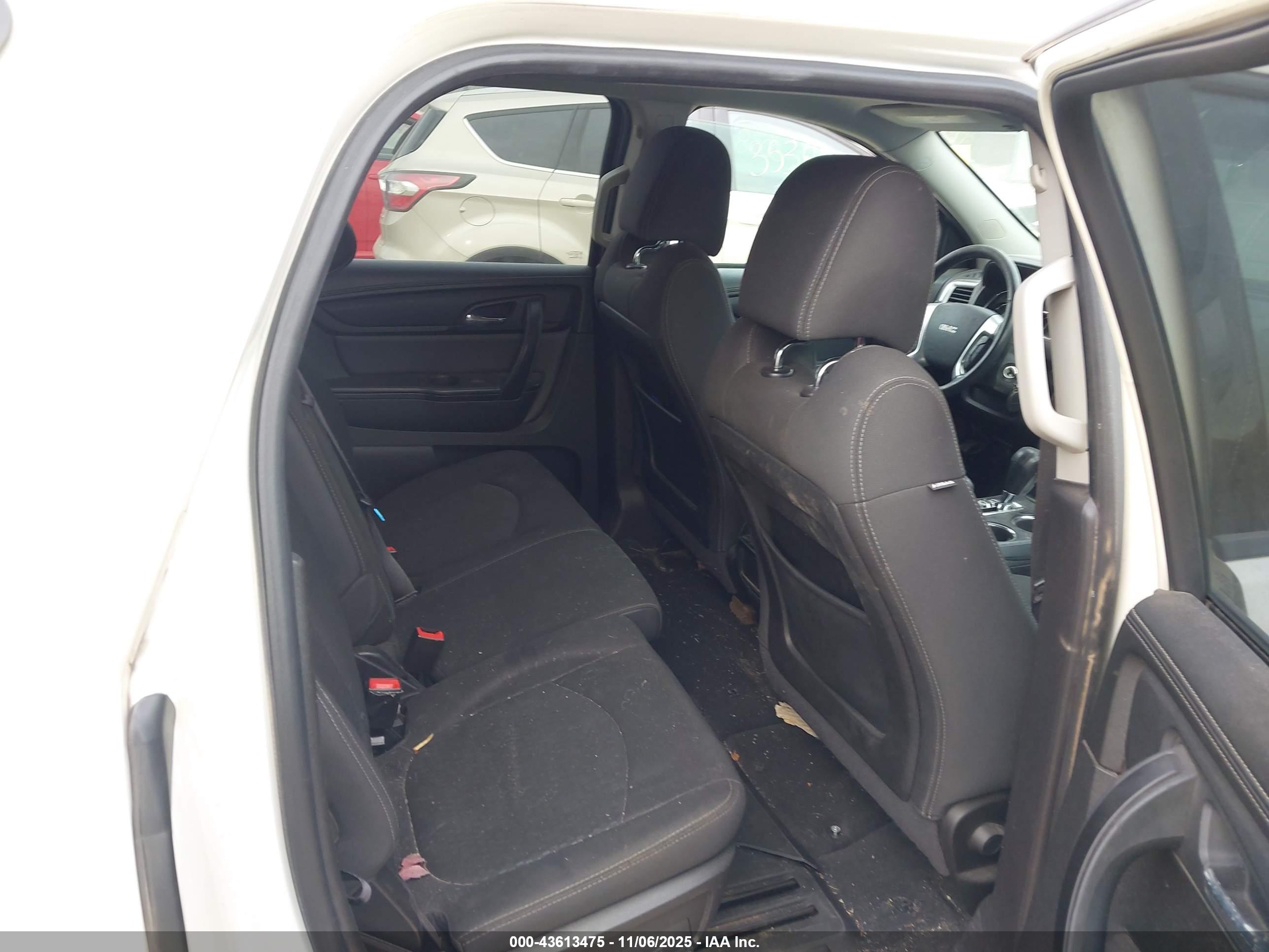 GMC ACADIA image 8