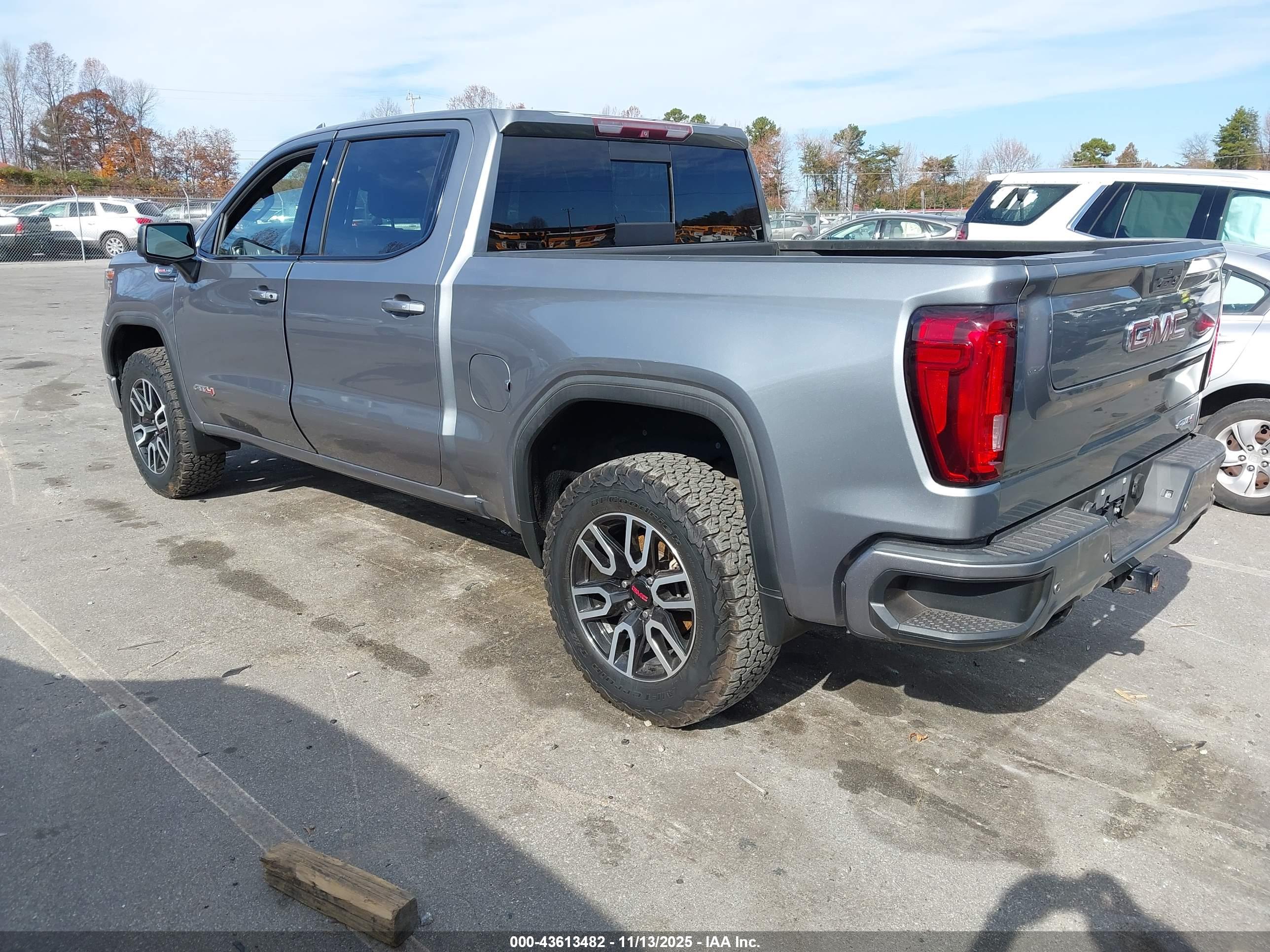 GMC SIERRA image 3