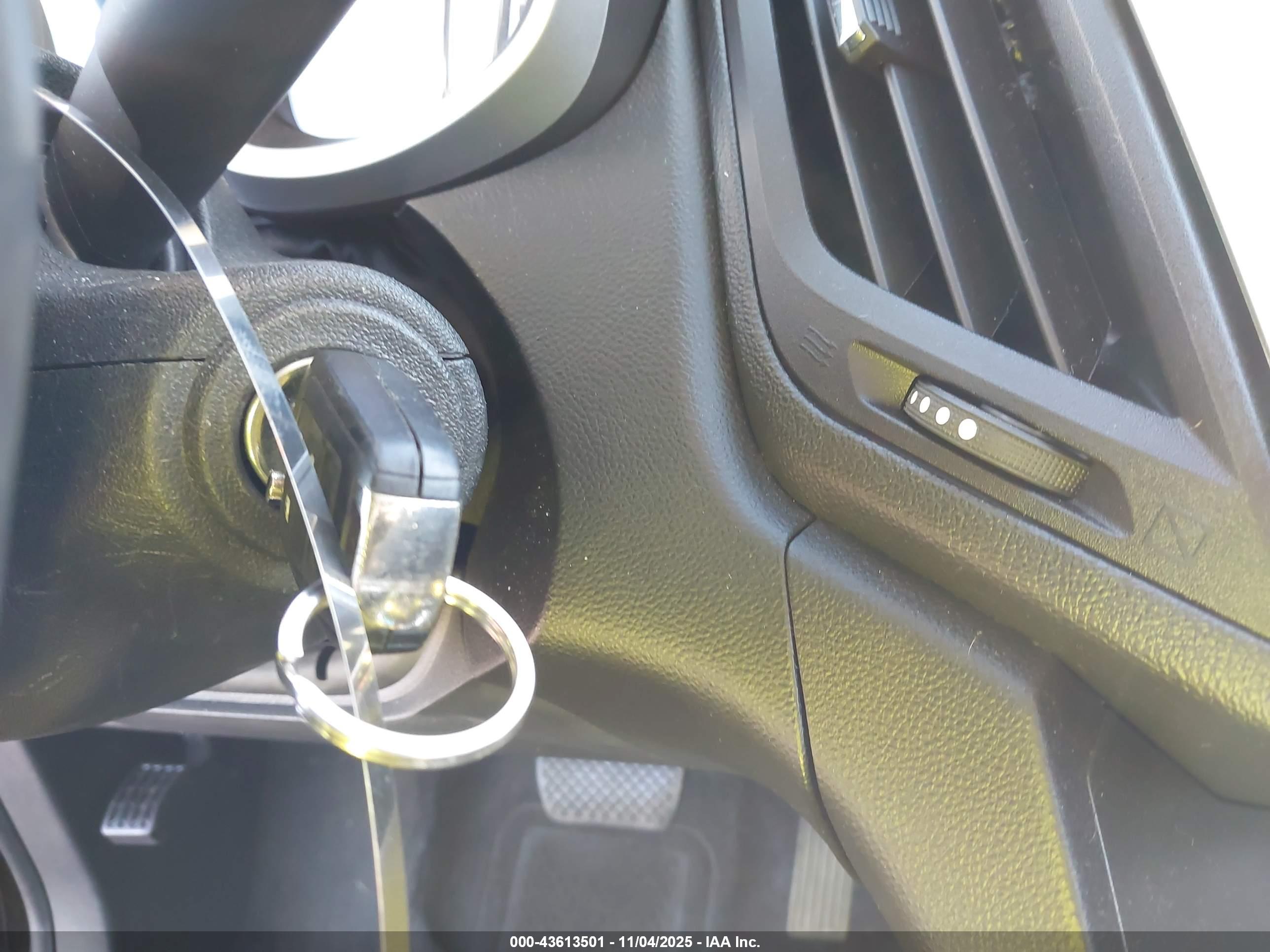 CHEVROLET EQUINOX image 11
