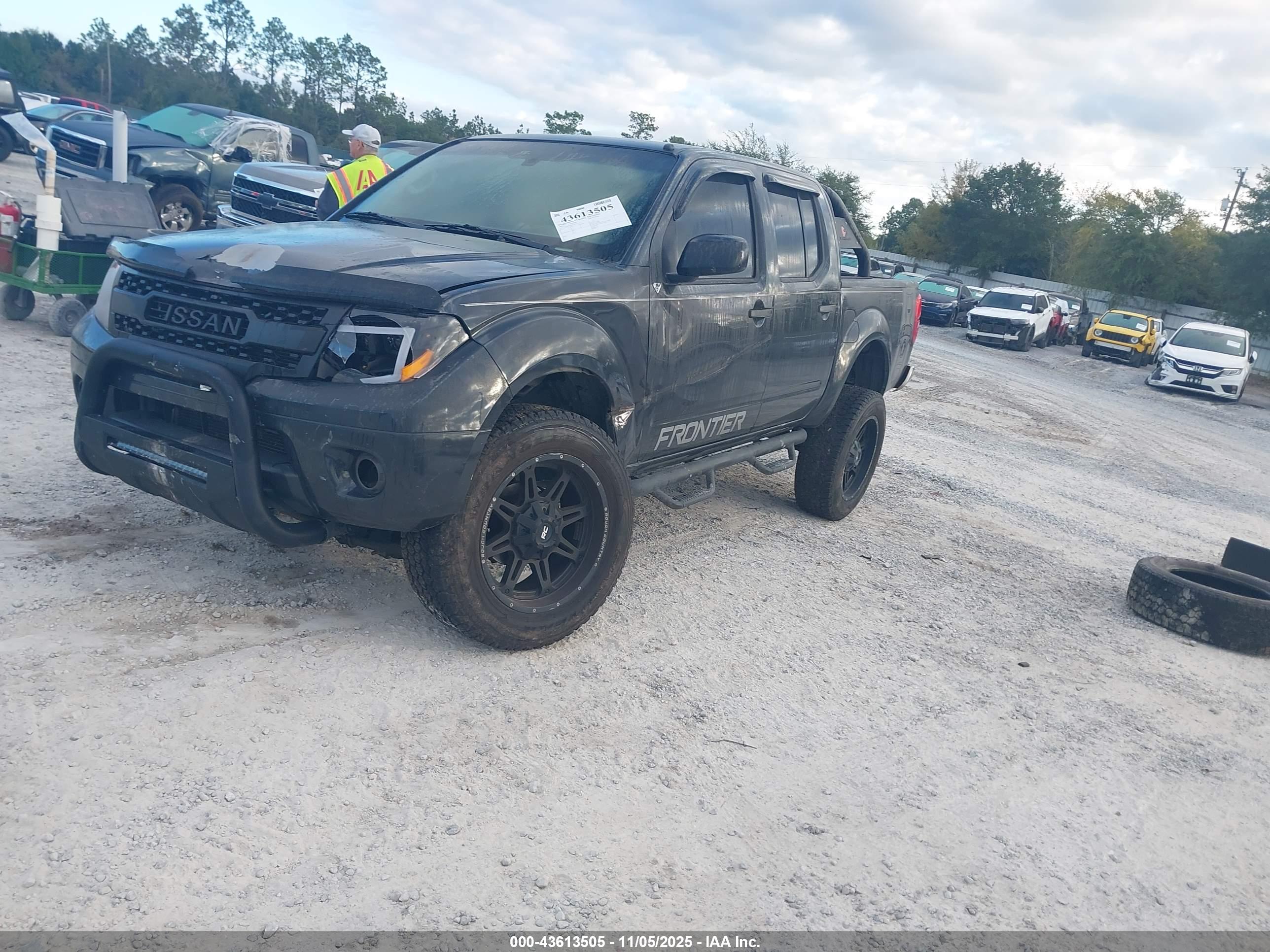 NISSAN FRONTIER image 2