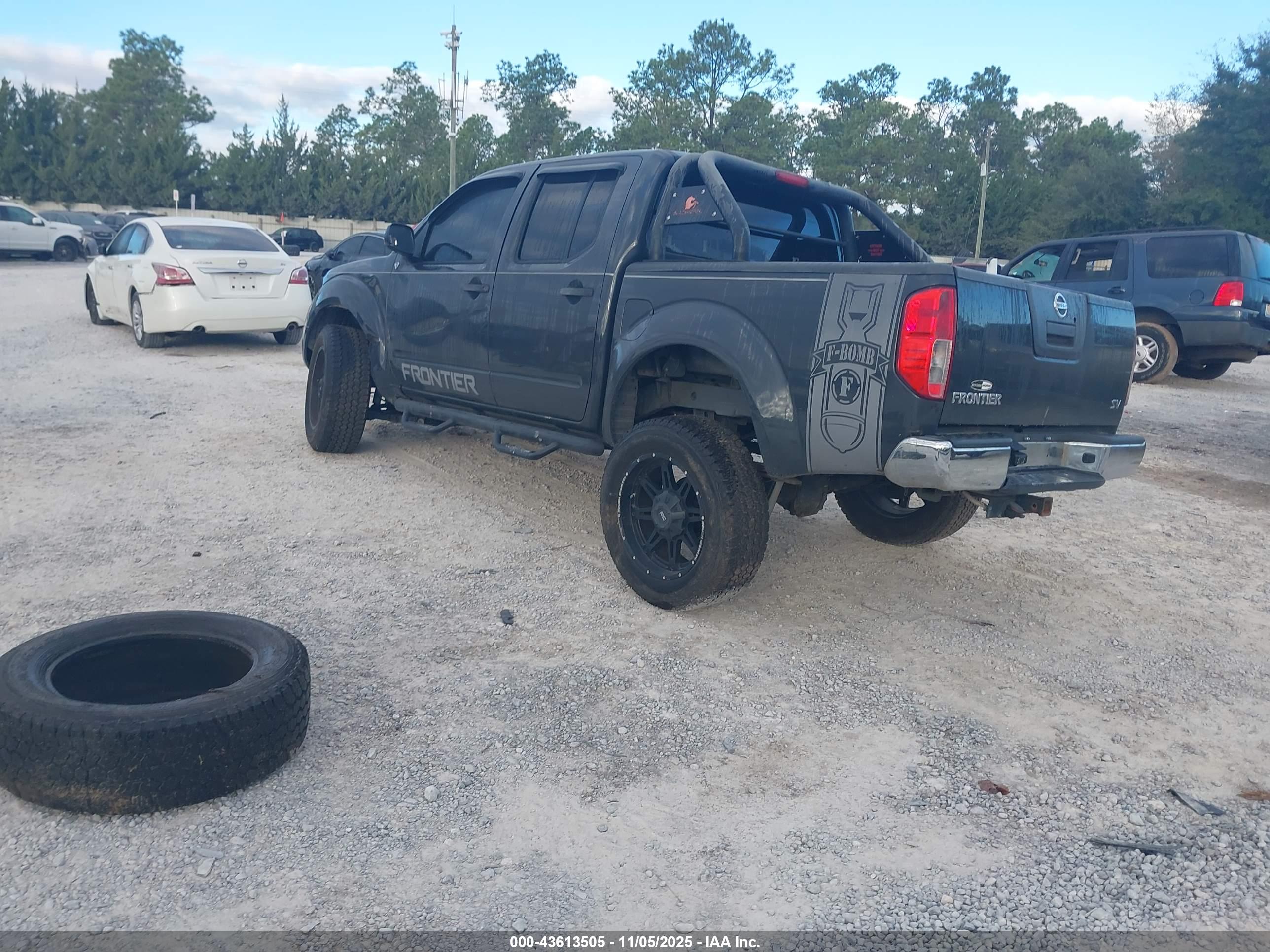 NISSAN FRONTIER image 3