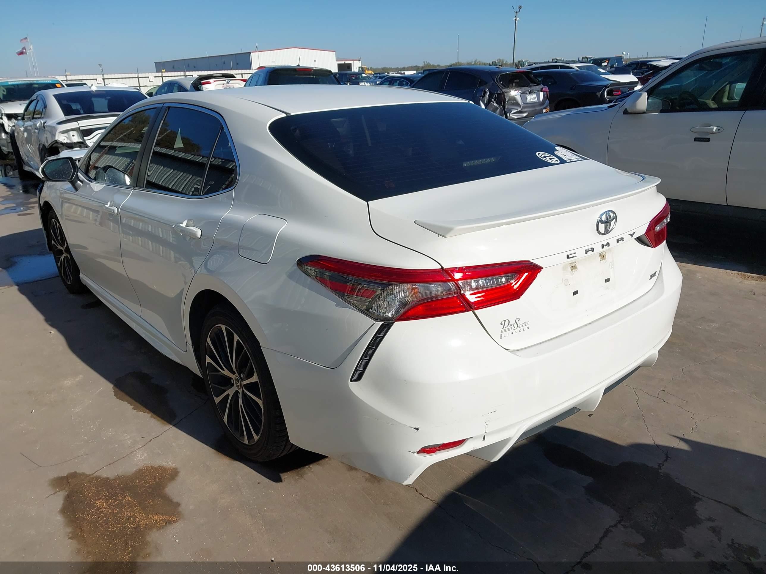 TOYOTA CAMRY image 3