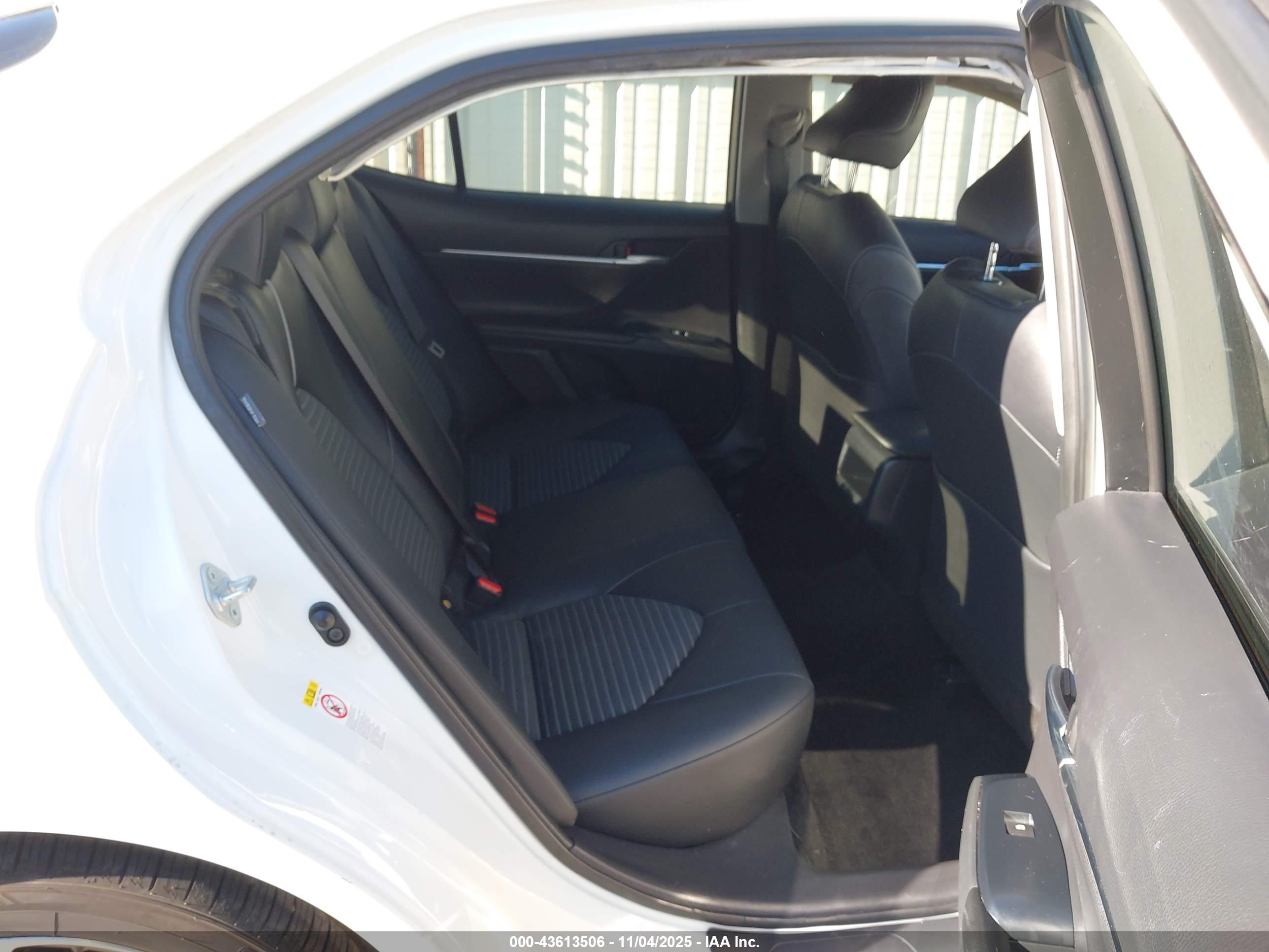 TOYOTA CAMRY image 8