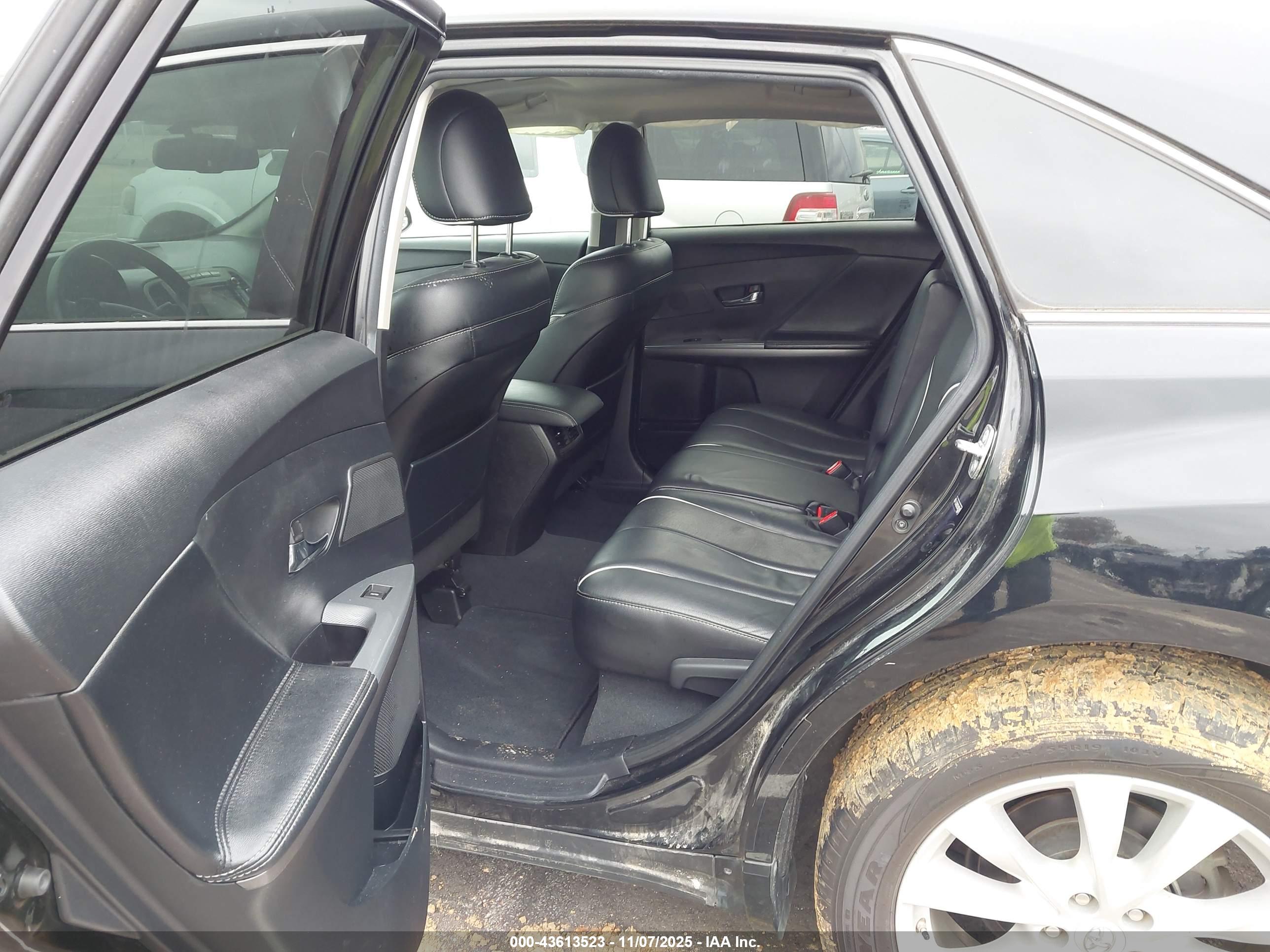 TOYOTA VENZA image 8
