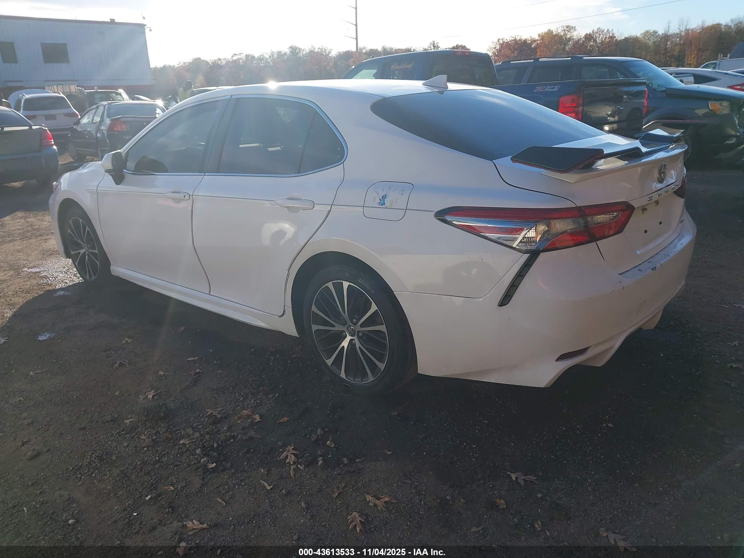 TOYOTA CAMRY image 3