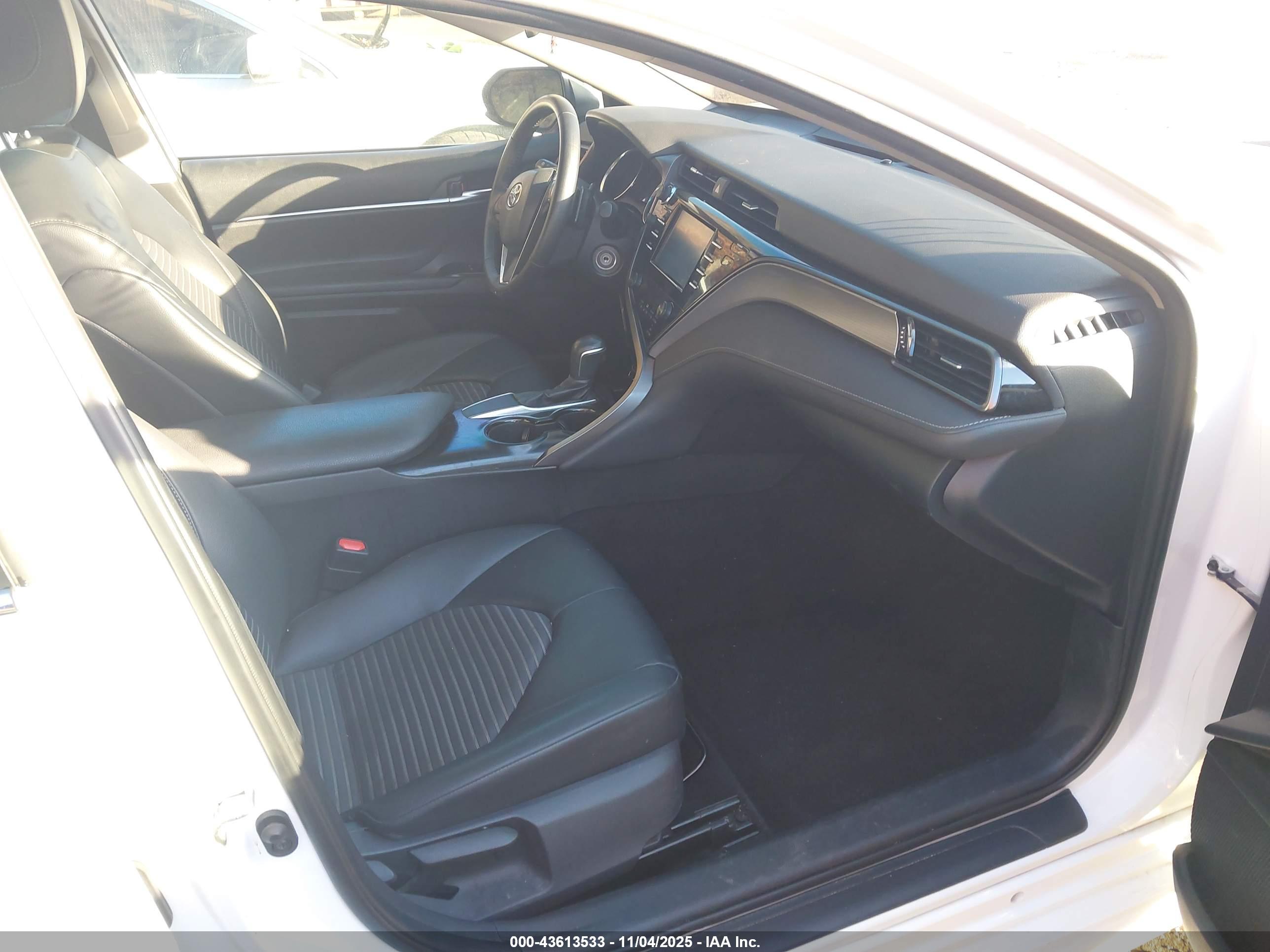 TOYOTA CAMRY image 5