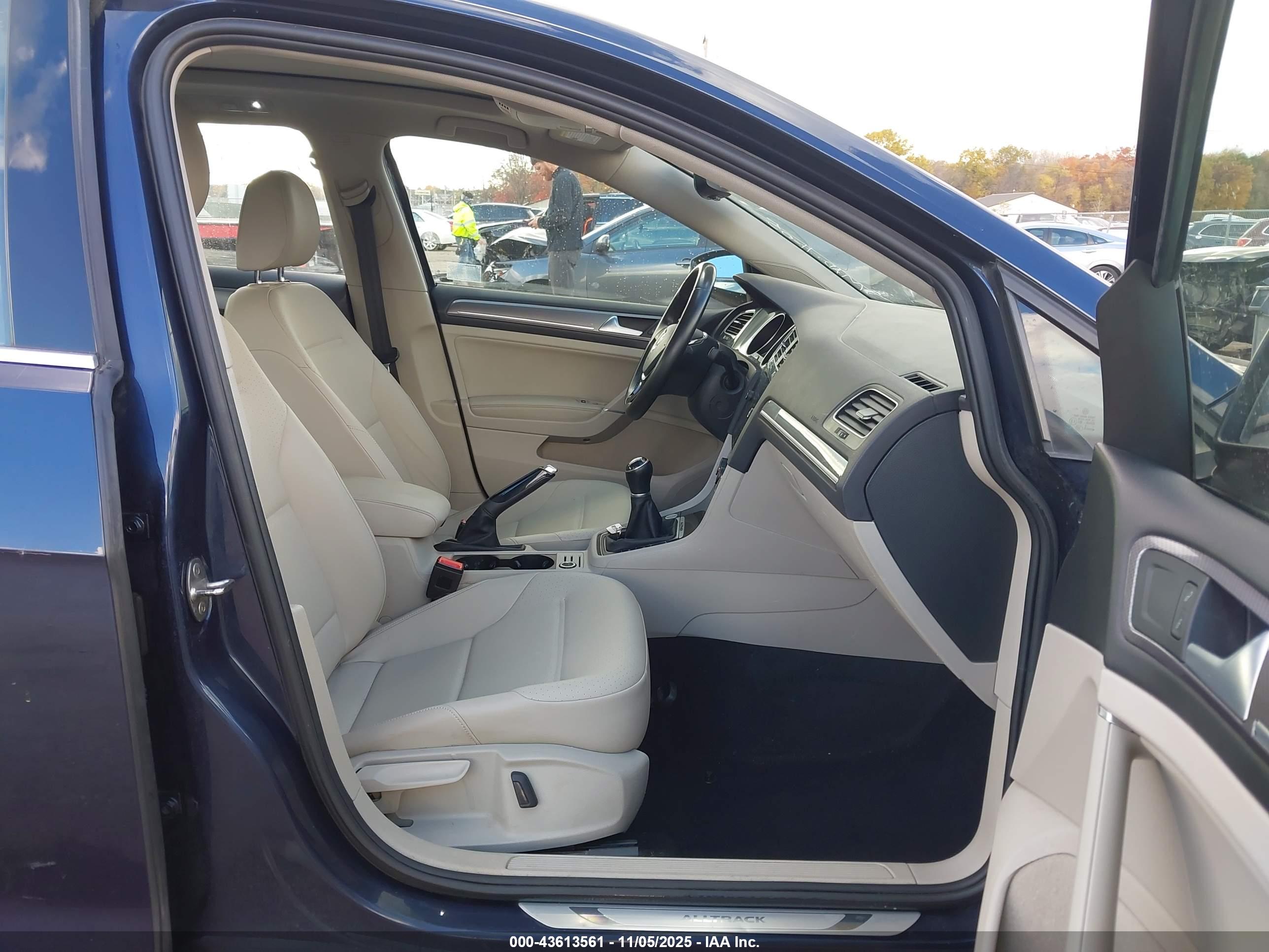 VOLKSWAGEN GOLF image 5