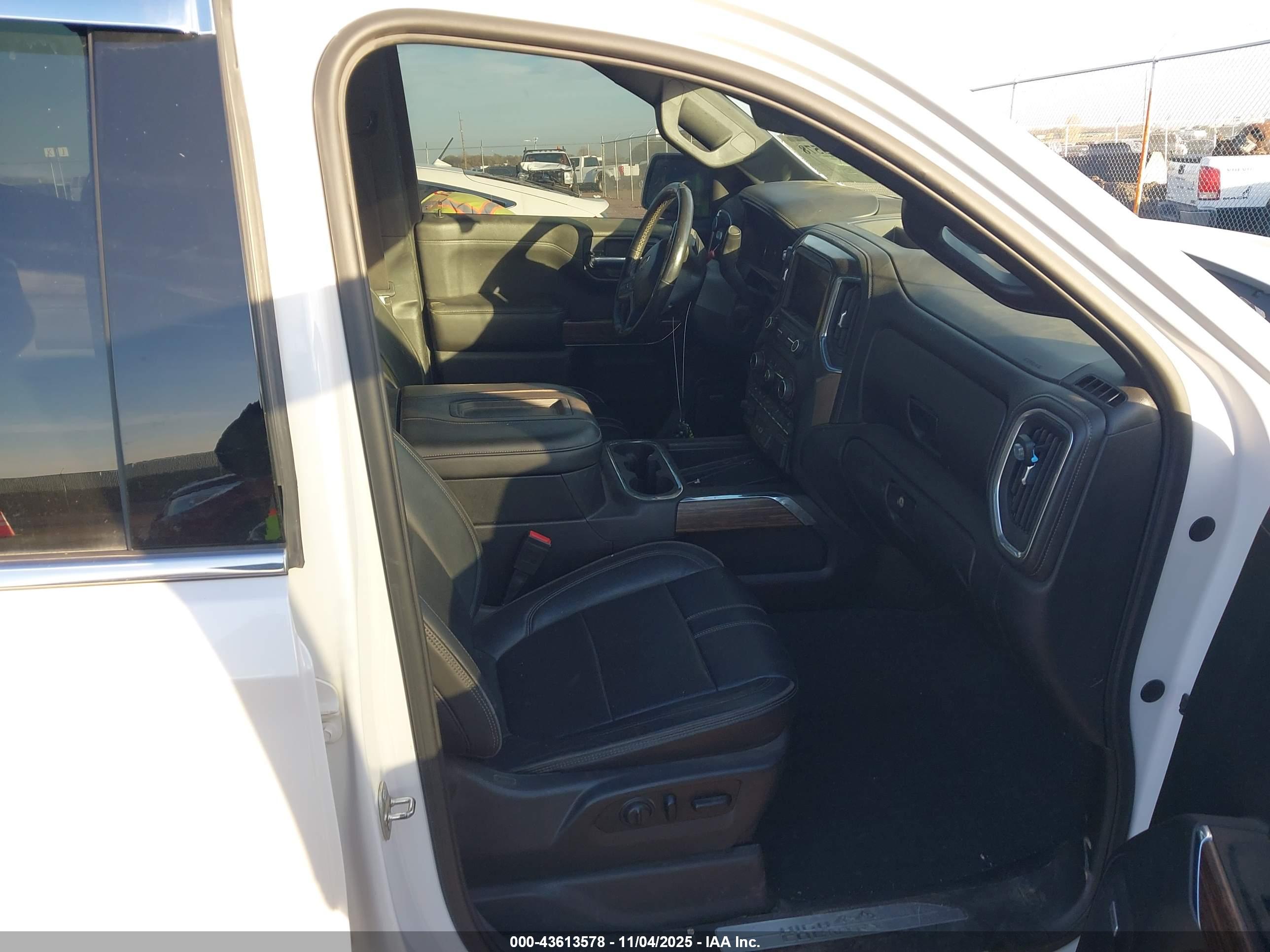 CHEVROLET SILVERADO image 5