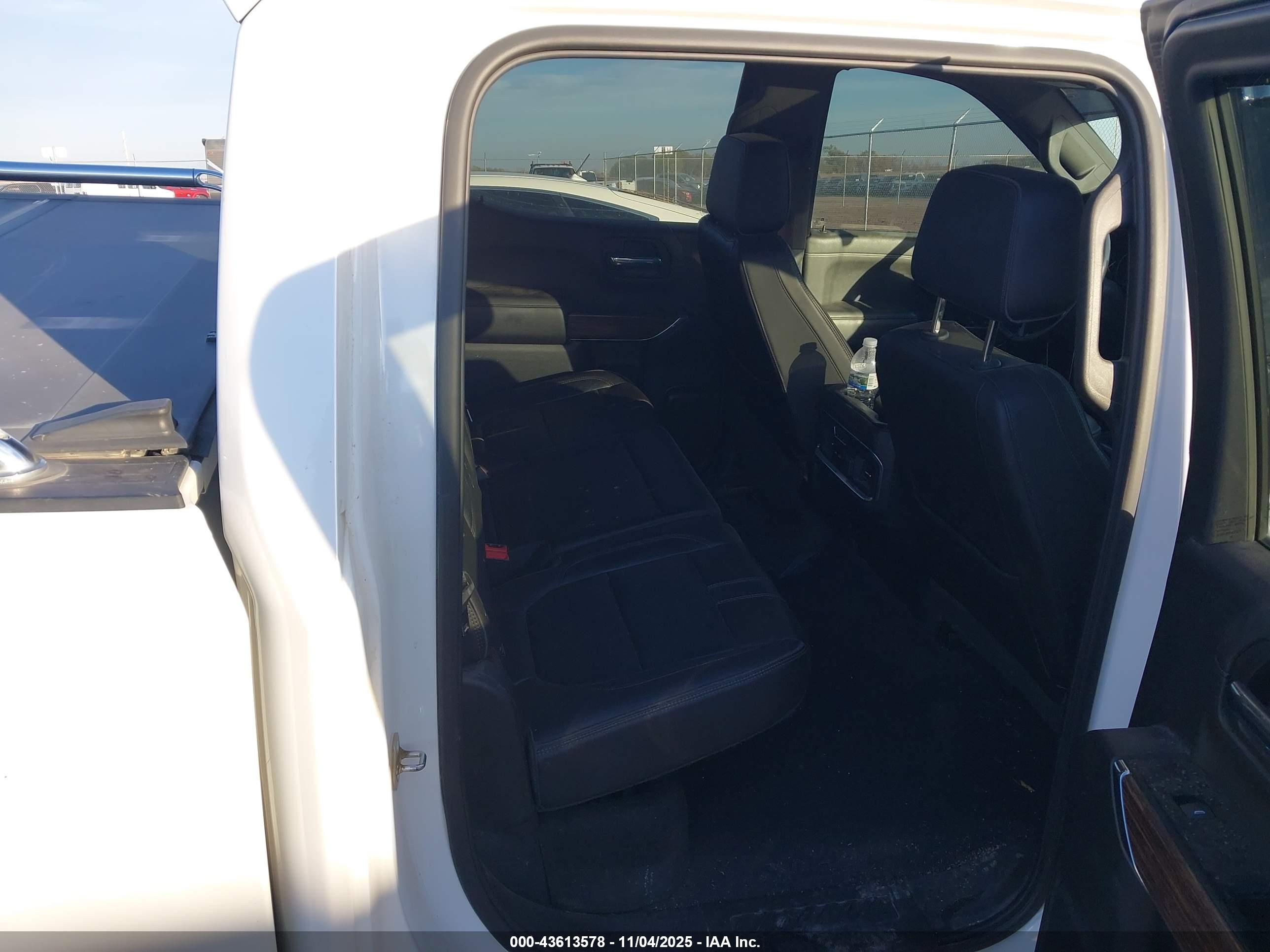 CHEVROLET SILVERADO image 8