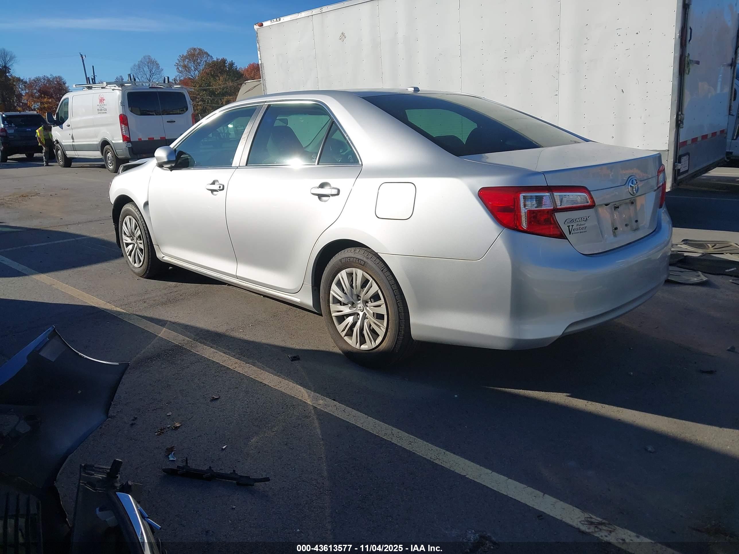 TOYOTA CAMRY image 3