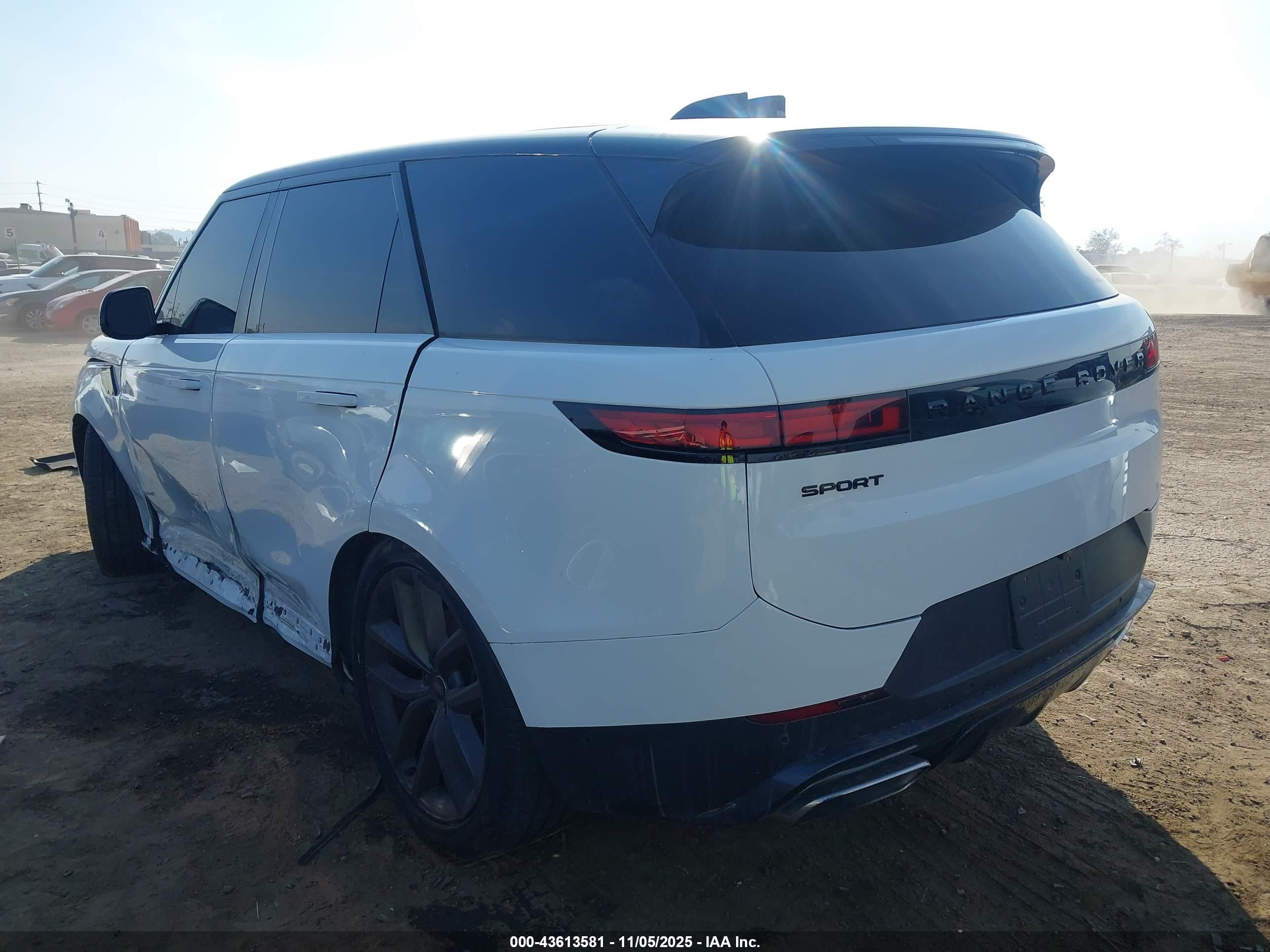 LAND ROVER image 3