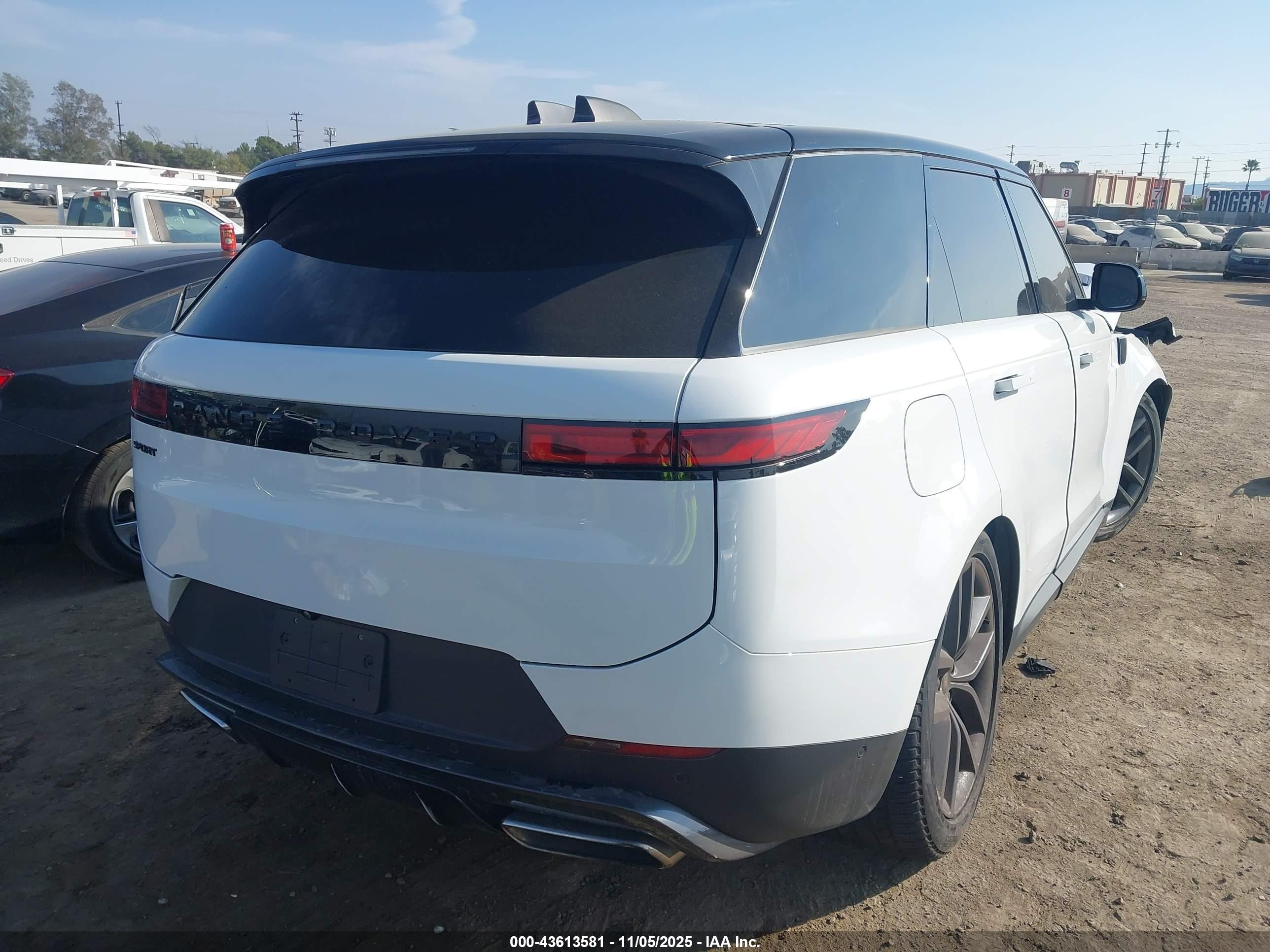 LAND ROVER image 4